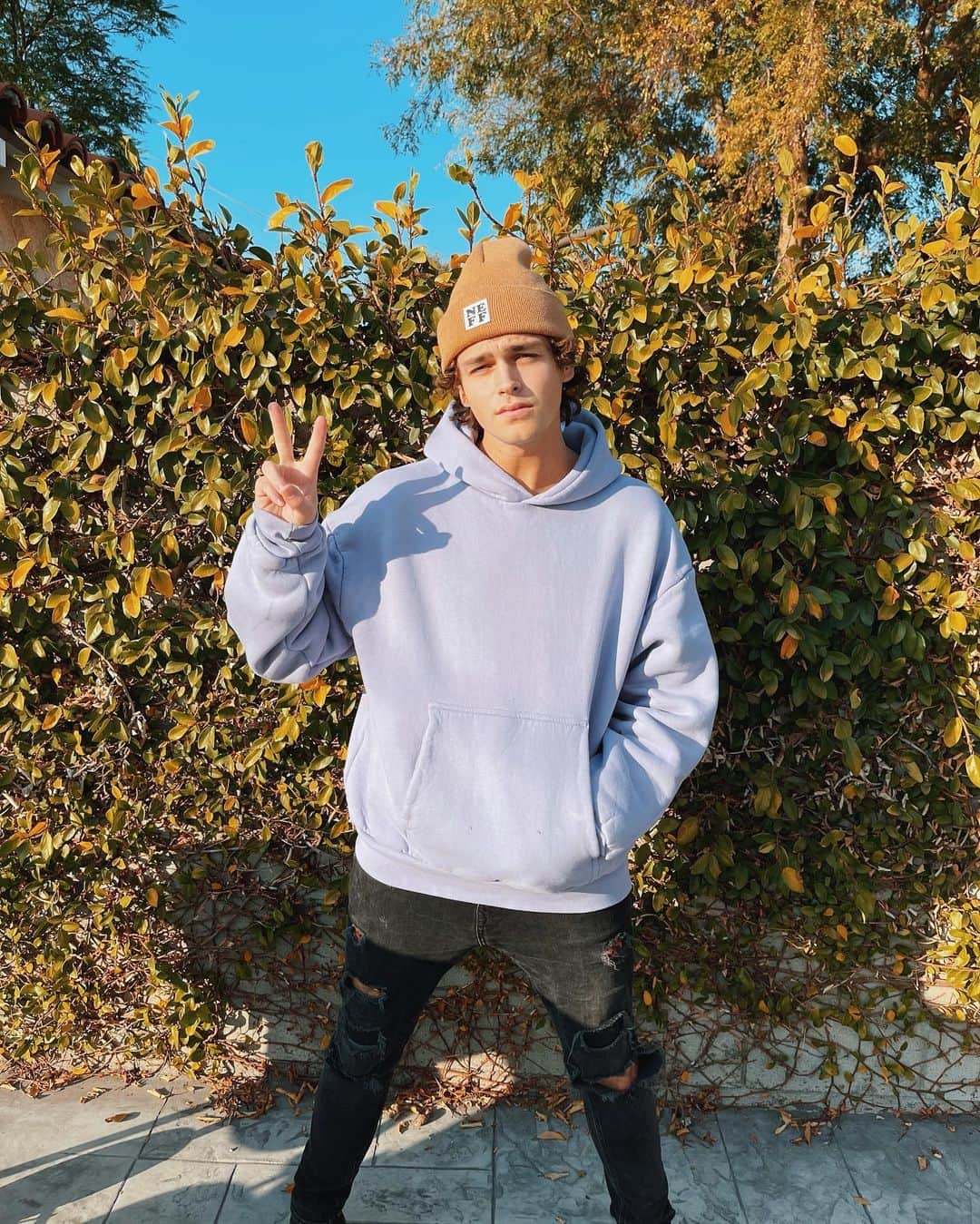 Jonahmaraisのインスタグラム：「🍂✨」