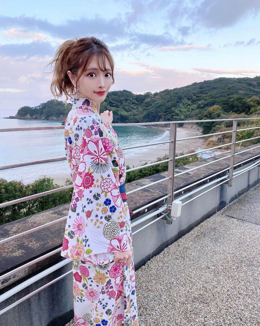 ちーちゃんさんのインスタグラム写真 - (ちーちゃんInstagram)「🌸 ・ なぜか今お肌の調子が あんまりよくないけど 今日は @menard.nagoya へ行けるから みきさんにケアしてもらお💗 ・ やっぱり定期的に通うとなると コスパ重要すぎるから ほんと安くて助かる🥲笑 ・ ・ #名古屋エステ#メナード#肌ケア#温泉#温泉旅館#温泉旅行#浴衣#国内旅行#伊勢志摩#gotoトラベルキャンペーン#gotoキャンペーン#セルフヘアアレンジ#浴衣女子#着物#着付け#着物コーディネート#着物レンタル#三連休#名古屋#サロンモデル#インフルエンサー#インスタグラマー#gototravel#nagoya#salonmodel」11月24日 8時20分 - ___c.chan__