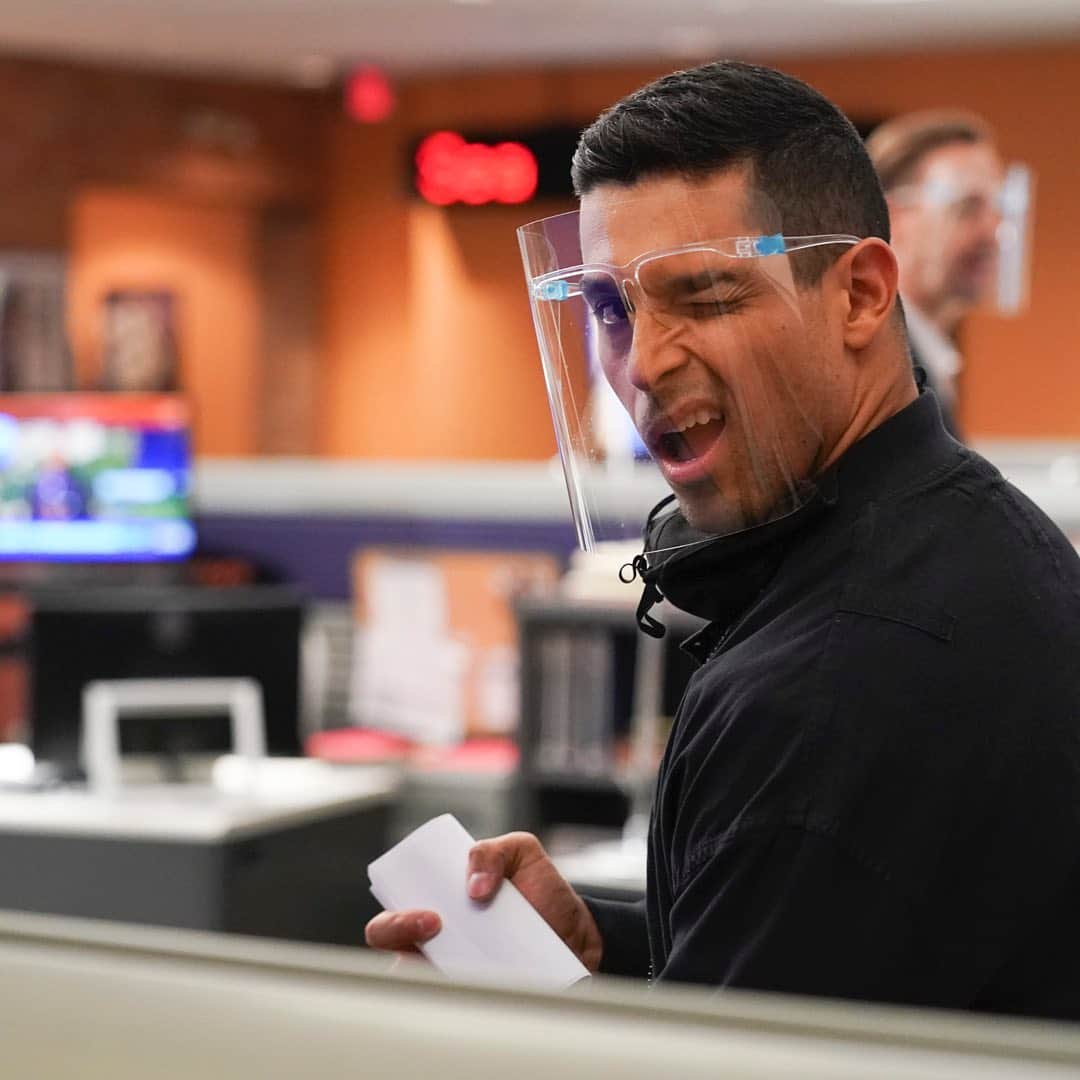 ウィルマー・バルデラマのインスタグラム：「In honor of our 400th episode, @wilmervalderrama and some special guests are going live on the @ncis_cbs Instagram tonight! Go to @ncis_cbs at 7PM ET/4PM PT. #NCIS」