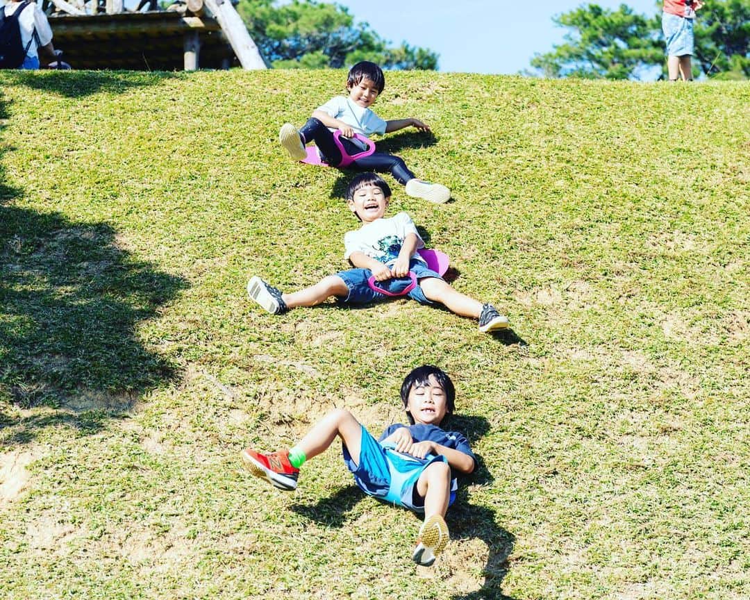 セソコマサユキさんのインスタグラム写真 - (セソコマサユキInstagram)「そこに坂がある、と言うだけで、こうなってこうなって、最後こうなる。すばらしい。今週もがんばりましょう。  #沖縄 #移住 #子育て #ビオスの丘」11月24日 8時28分 - sesokomasayuki