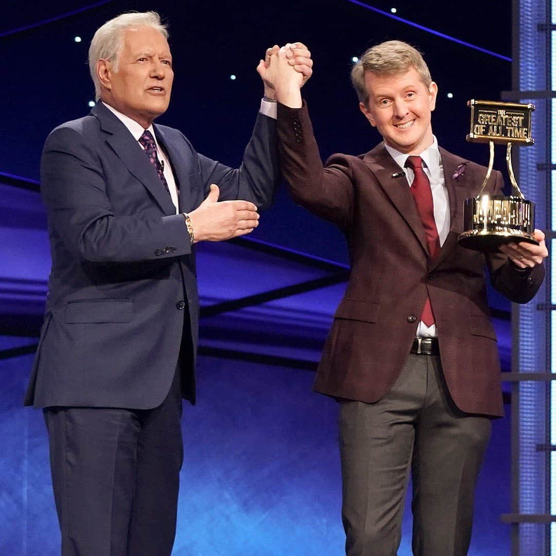 E! Onlineさんのインスタグラム写真 - (E! OnlineInstagram)「More than two weeks after Alex Trebek's passing, #Jeopardy has announced that Ken Jennings will be the first interim host. ❤️ Link in bio for more about how the show will move forward. (📷: Getty Images)」11月24日 8時30分 - enews