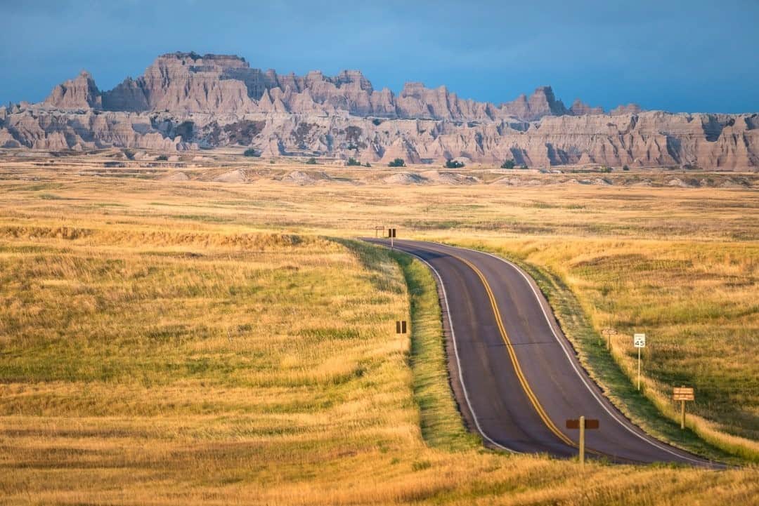 National Geographic Travelさんのインスタグラム写真 - (National Geographic TravelInstagram)「Photo by @michaelclarkphoto / The road less traveled in Badlands National Park near Wall, South Dakota. #badlands #southdakota #bigbadlandsoverlook」11月24日 8時35分 - natgeotravel