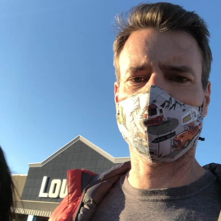 スコット・フォーリーのインスタグラム：「Well... #thanksgivingshopping」