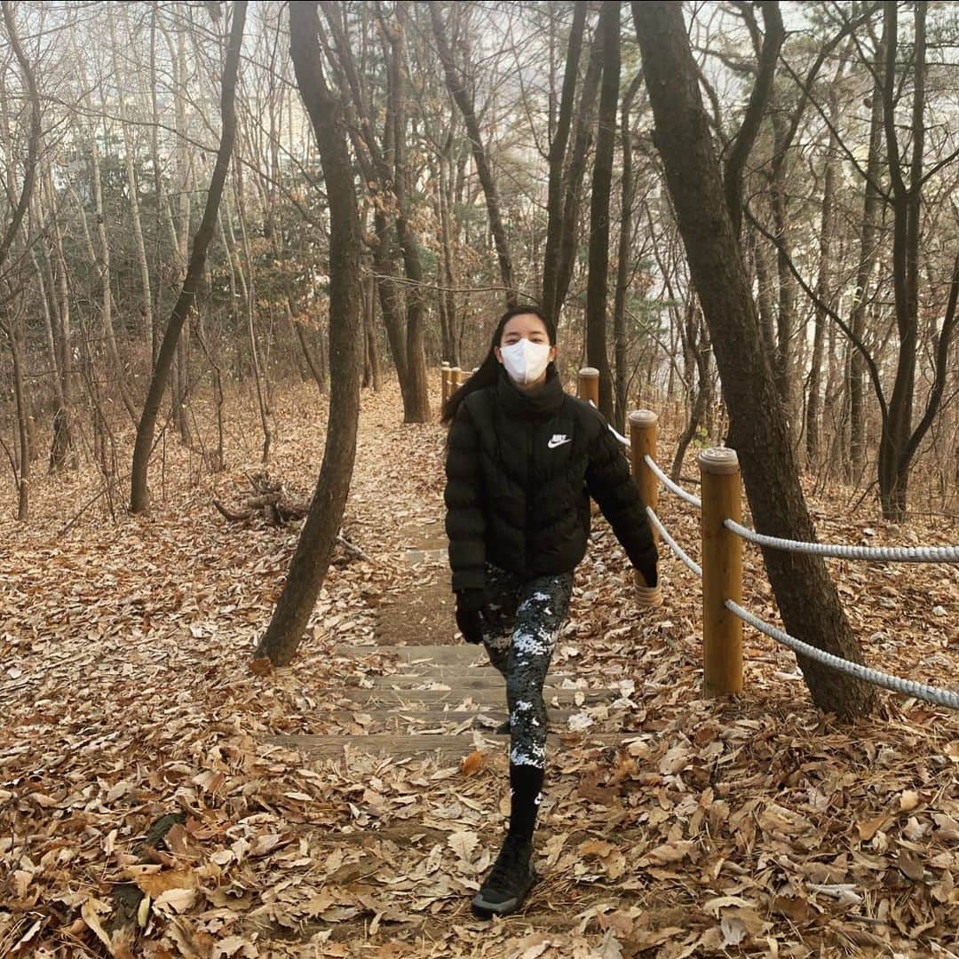 キム・ボヒョンさんのインスタグラム写真 - (キム・ボヒョンInstagram)「아침 산책 🐔」11月24日 8時45分 - bohyungkim