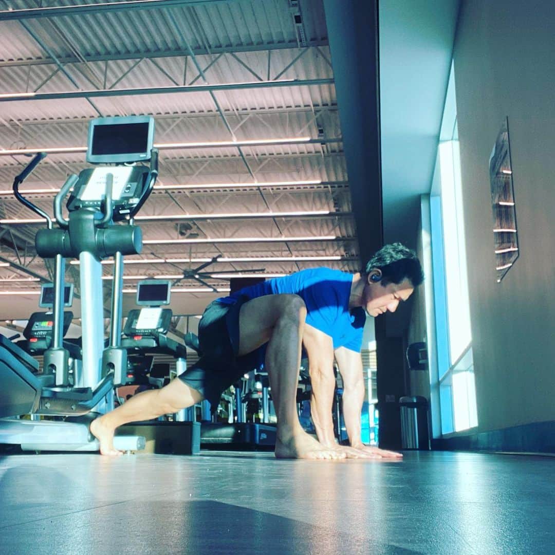 中村豊さんのインスタグラム写真 - (中村豊Instagram)「トレーニング前のルーティン　One of my favorite pre workout routines #mobility #モビリティ」11月24日 9時00分 - yutakanakamura_