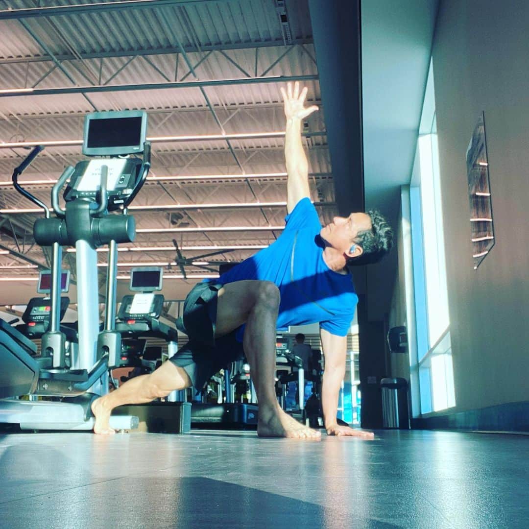 中村豊さんのインスタグラム写真 - (中村豊Instagram)「トレーニング前のルーティン　One of my favorite pre workout routines #mobility #モビリティ」11月24日 9時00分 - yutakanakamura_