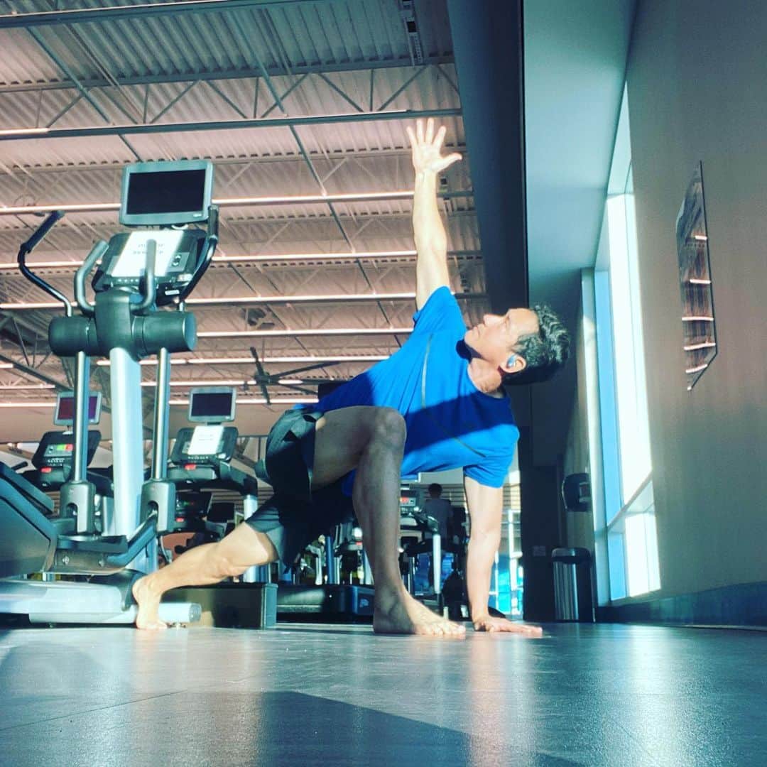 のインスタグラム：「トレーニング前のルーティン　One of my favorite pre workout routines #mobility #モビリティ」