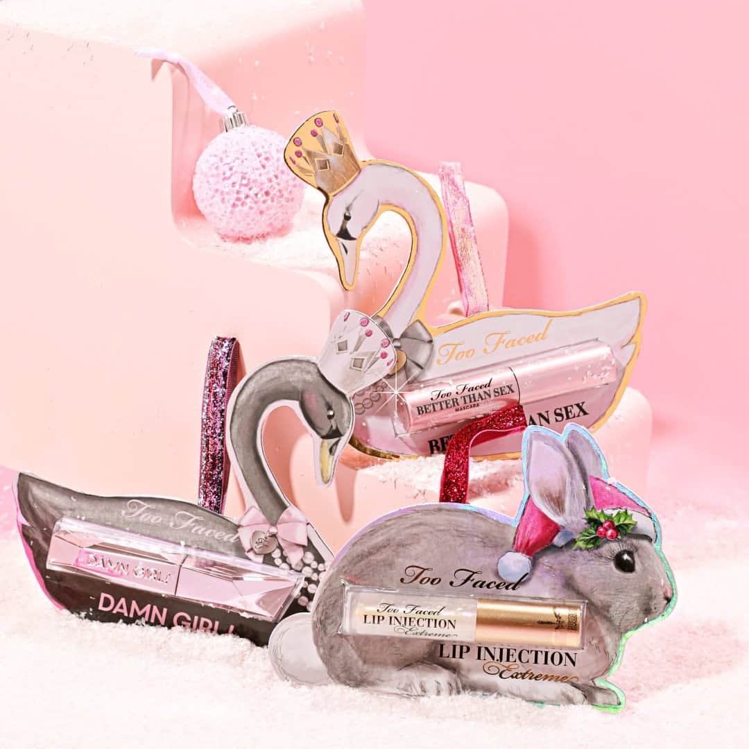 Too Facedさんのインスタグラム写真 - (Too FacedInstagram)「Give the gift of voluptuous volume, shamelessly thick lashes, & sexy plump lips! 🔥 These ornaments are a perfect stocking stuffer that doubles as a gift tag! #toofaced」11月24日 9時00分 - toofaced