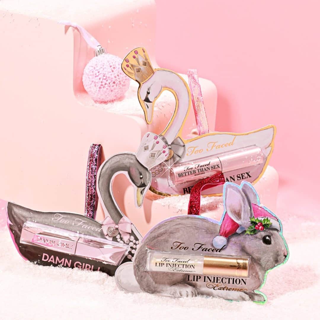 Too Facedのインスタグラム：「Give the gift of voluptuous volume, shamelessly thick lashes, & sexy plump lips! 🔥 These ornaments are a perfect stocking stuffer that doubles as a gift tag! #toofaced」