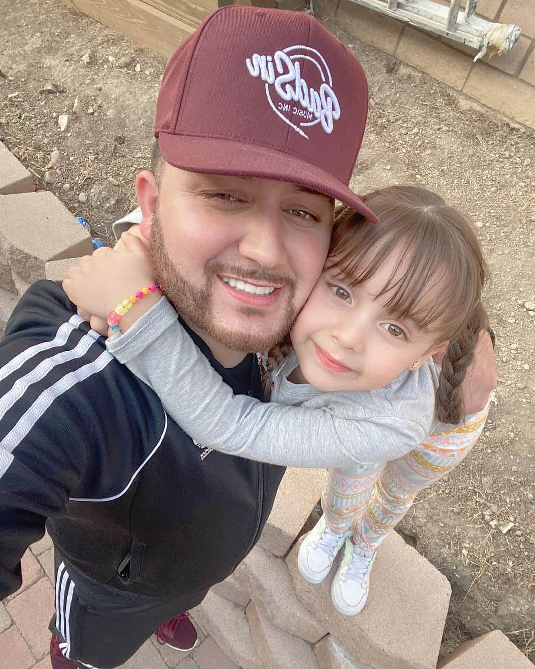 ケビン・オーティズさんのインスタグラム写真 - (ケビン・オーティズInstagram)「Excelente día para todos ustedes les dejo esta foto con mi princeaa #annalieortiz ❤️🙏🏻😊」11月24日 8時57分 - kevinortizoficial