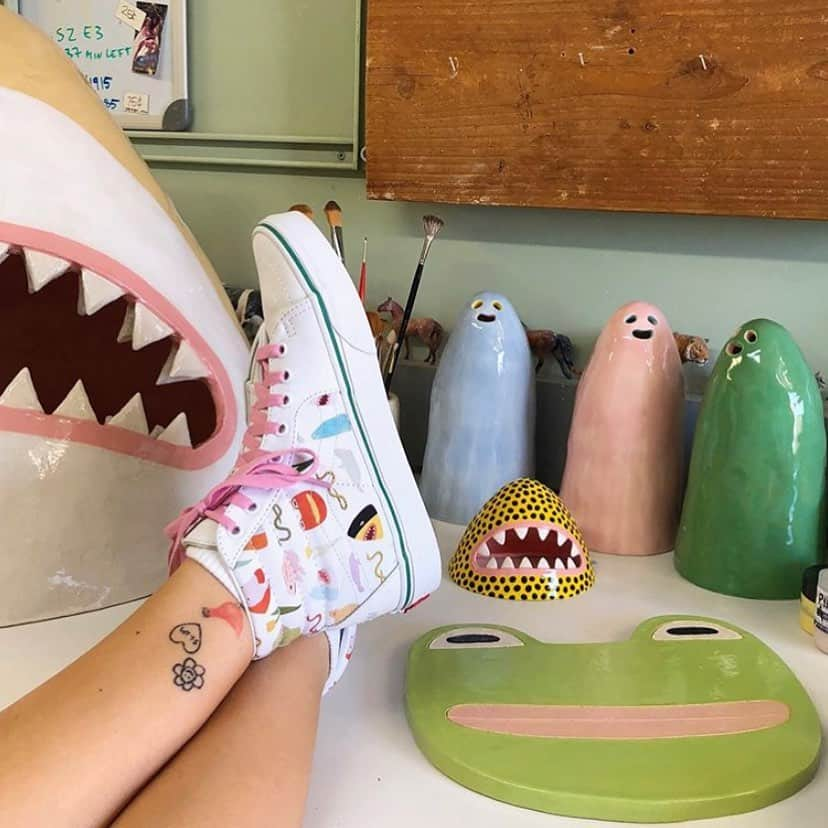 vansさんのインスタグラム写真 - (vansInstagram)「In the studio with Lorien Stern and her crisp new Custom Sk8-Hi's featuring a pattern based on her 2D ceramic pieces. Display a design of your own with the Create Your Own feature in the Vans Customs Shop. 🎨  vans.com/customs」11月24日 0時00分 - vans