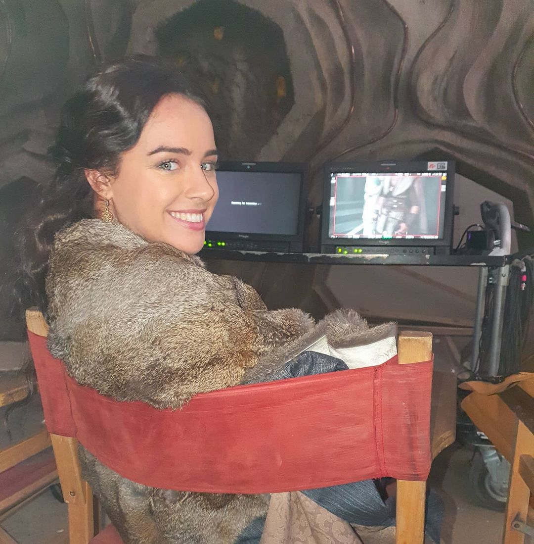 ジョージア・メイ・フットのインスタグラム：「That set life 😍📽 @outpostseries @thecw」