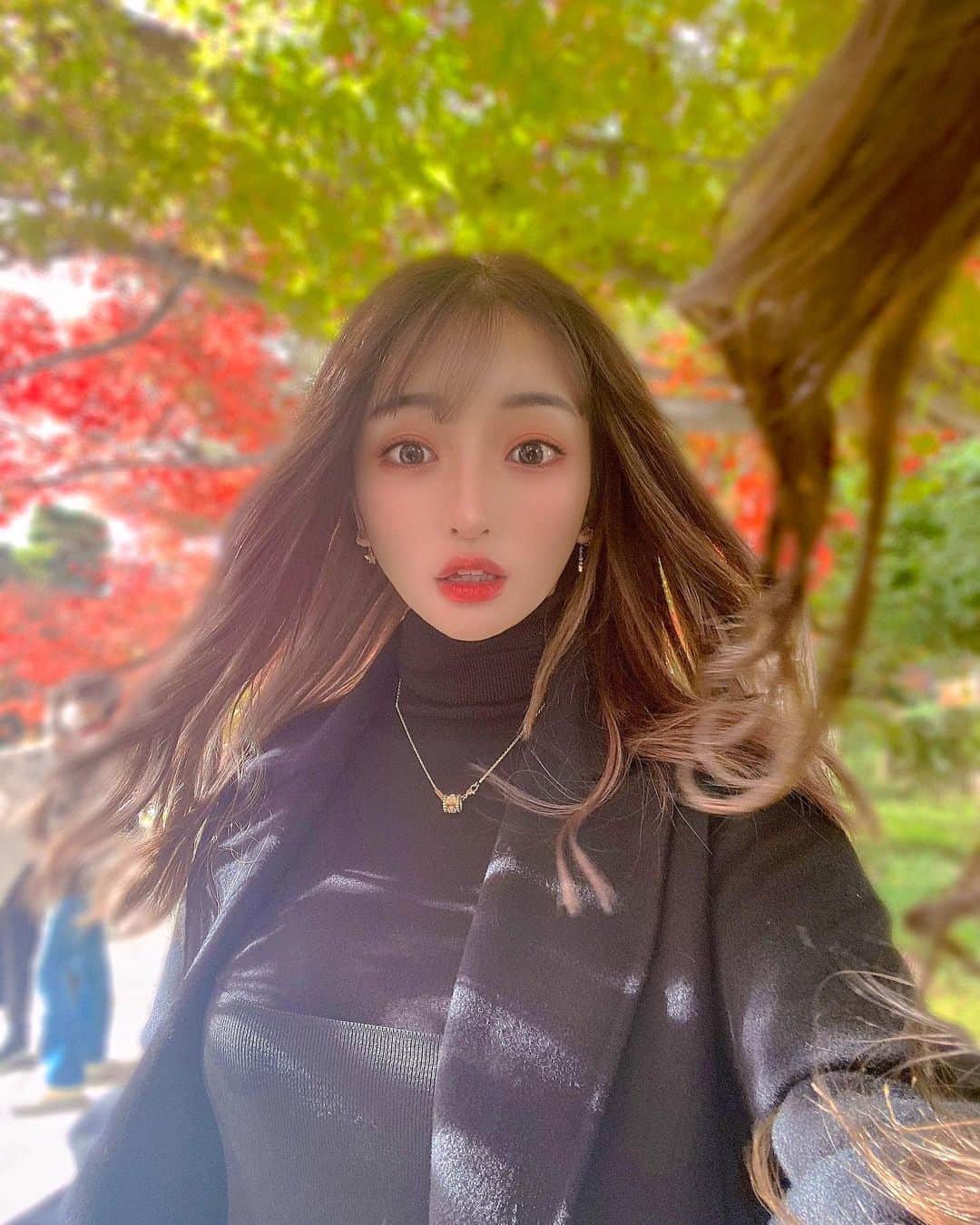 ERENAのインスタグラム：「不意に押してしまった一枚が躍動感🍁 るいちゃんの髪の毛と共に🍃 . . 髪の毛は最近いい感じに してもらいました🥺💓💓 いつもの二人🤤 @yokunnnnn  @lapis_riki」