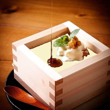 のインスタグラム：「枡プリン🍮  いつもご来店頂き、ありがとうございます😊  当店ではプリンを枡に入れて作っています✨  食後のデザートにご賞味ください🎵  #大阪 #堺市 #鳳 #鳳駅 #鳳駅前 #鳳駅前店 #弁慶 #弁慶鳳店 #居酒屋 #個室 #個室居酒屋 #炭火焼き #肉炉端 #肉 #ハッピーアワー #飲み放題 #プレミアムモルツ #こだわり酒場レモンサワー #肉串 #鉄串 #弁慶名物 #名物料理」