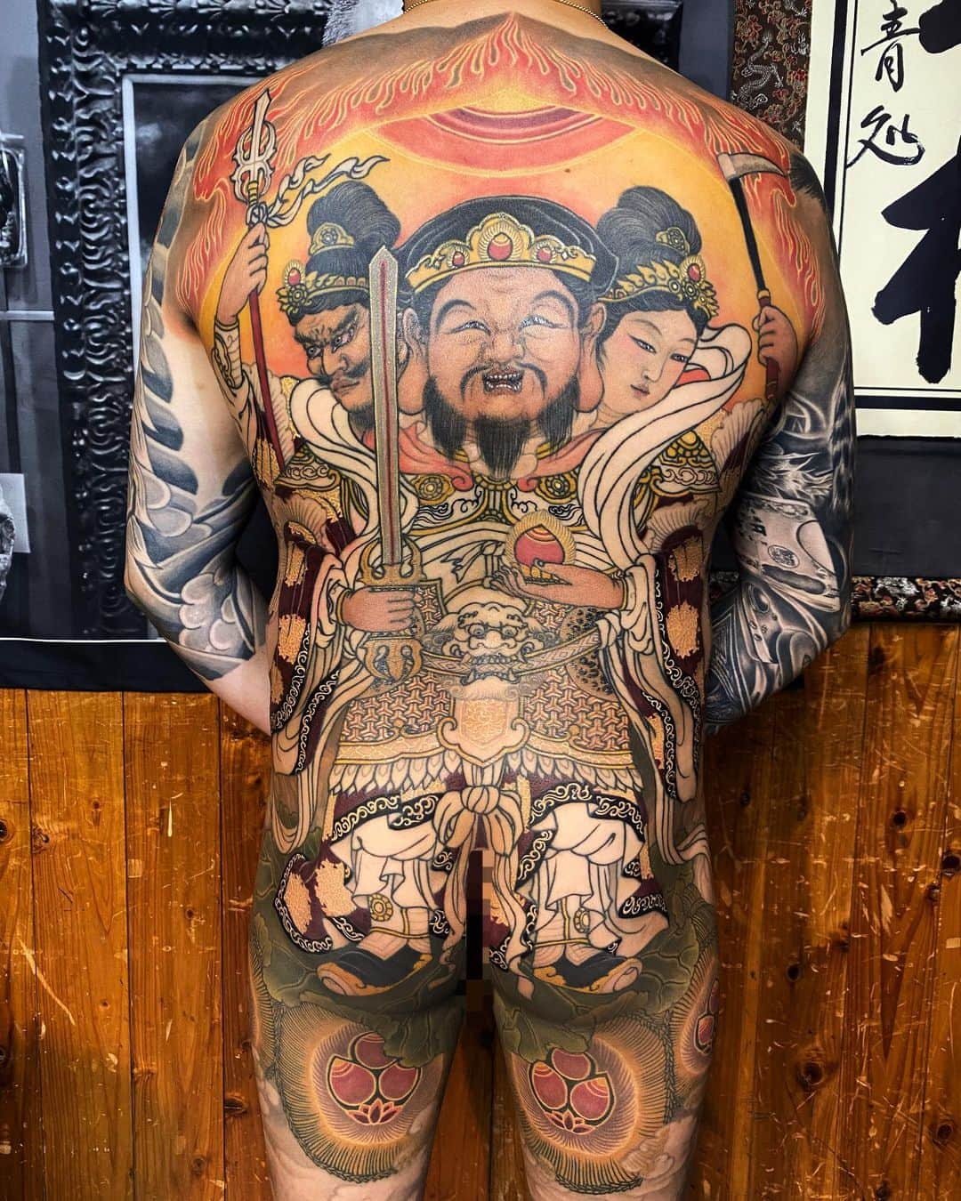 SHIGEさんのインスタグラム写真 - (SHIGEInstagram)「In progress “Sanmen Daikokuten” Work at King of Tattoo 2020, second day,, Thank you Masa! @masamasa.life Otsukaresama Deshita!  #shige #shigetattoo #shigeyellowblaze #yellowblazetattoo #黄炎 #三面大黒天 #sanmendaikokuten  #日本刺青 #japanesetattoo #japaneseart #japan @bishoprotary #bishoprotary @inkeeze #inkeeze #dipcaps #bishopfamily #fusionink #fusioninkproteam #kingoftattoo2020」11月24日 0時10分 - shige_yellowblaze