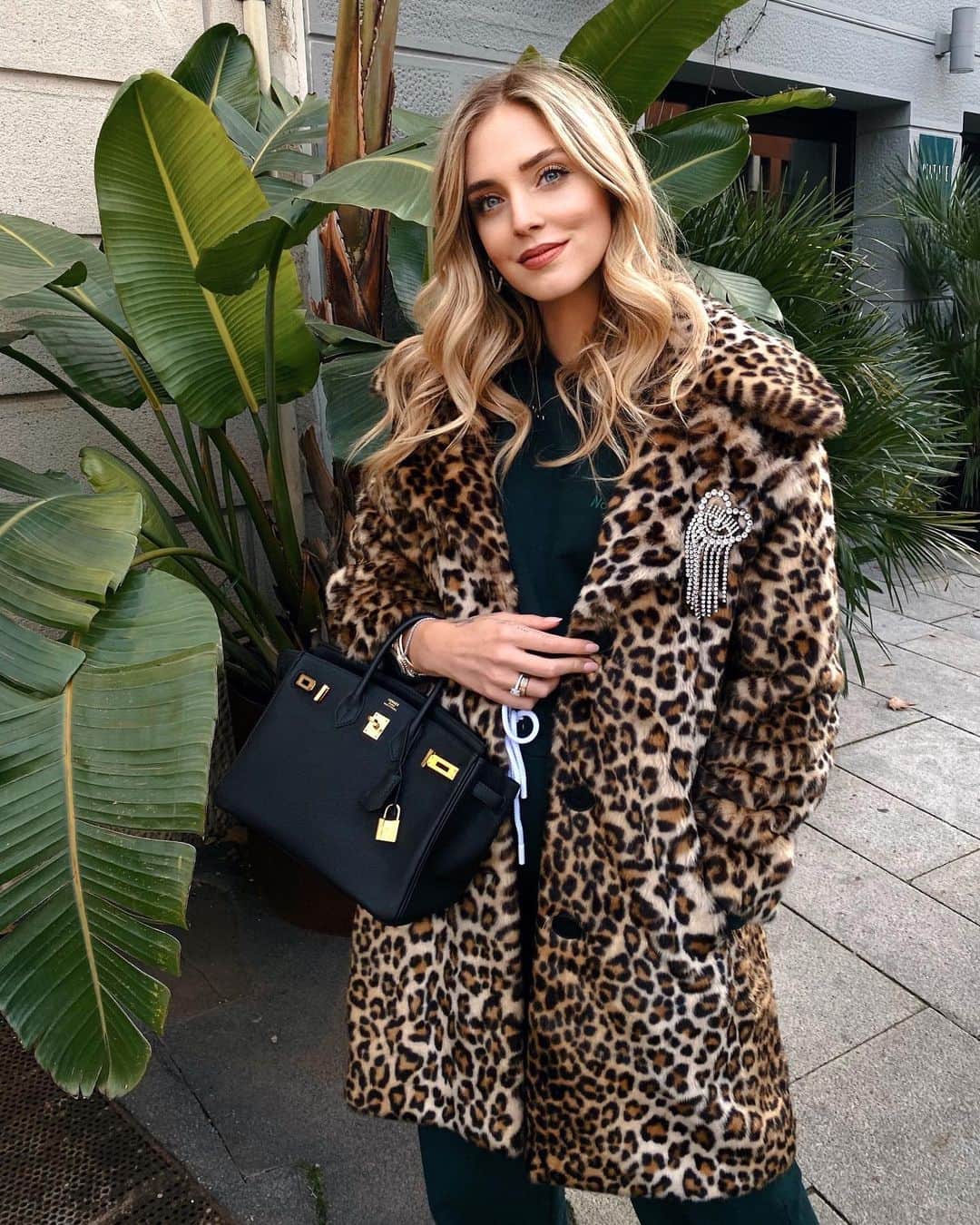 キアラ・フェラーニさんのインスタグラム写真 - (キアラ・フェラーニInstagram)「Monday in @chiaraferragnibrand new leopard coat 💖 Link in stories 🙏🏻」11月24日 0時14分 - chiaraferragni