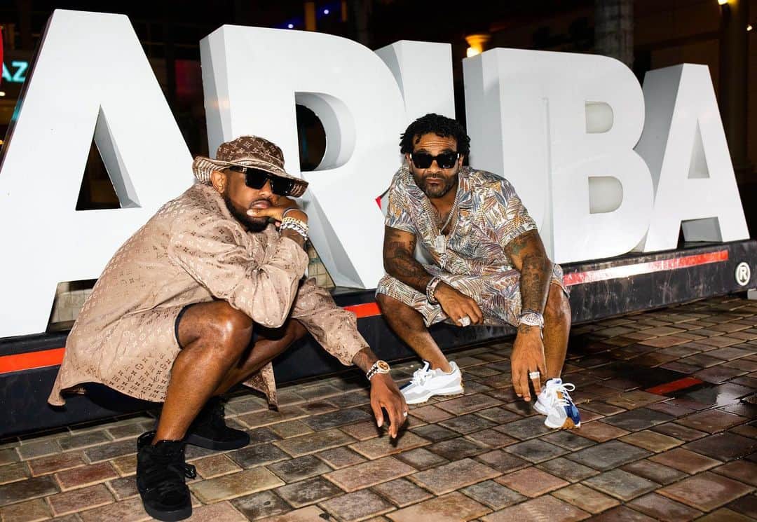 ファボラスのインスタグラム：「Went from Helly Hansen’s to mini mansions.. To girls in Aruba doing belly dances.. Spent half of my advance in.. jars from Branson.. To make it thru my circumstances  @jimjonescapo   #Aruba  #BdayTrip2020」