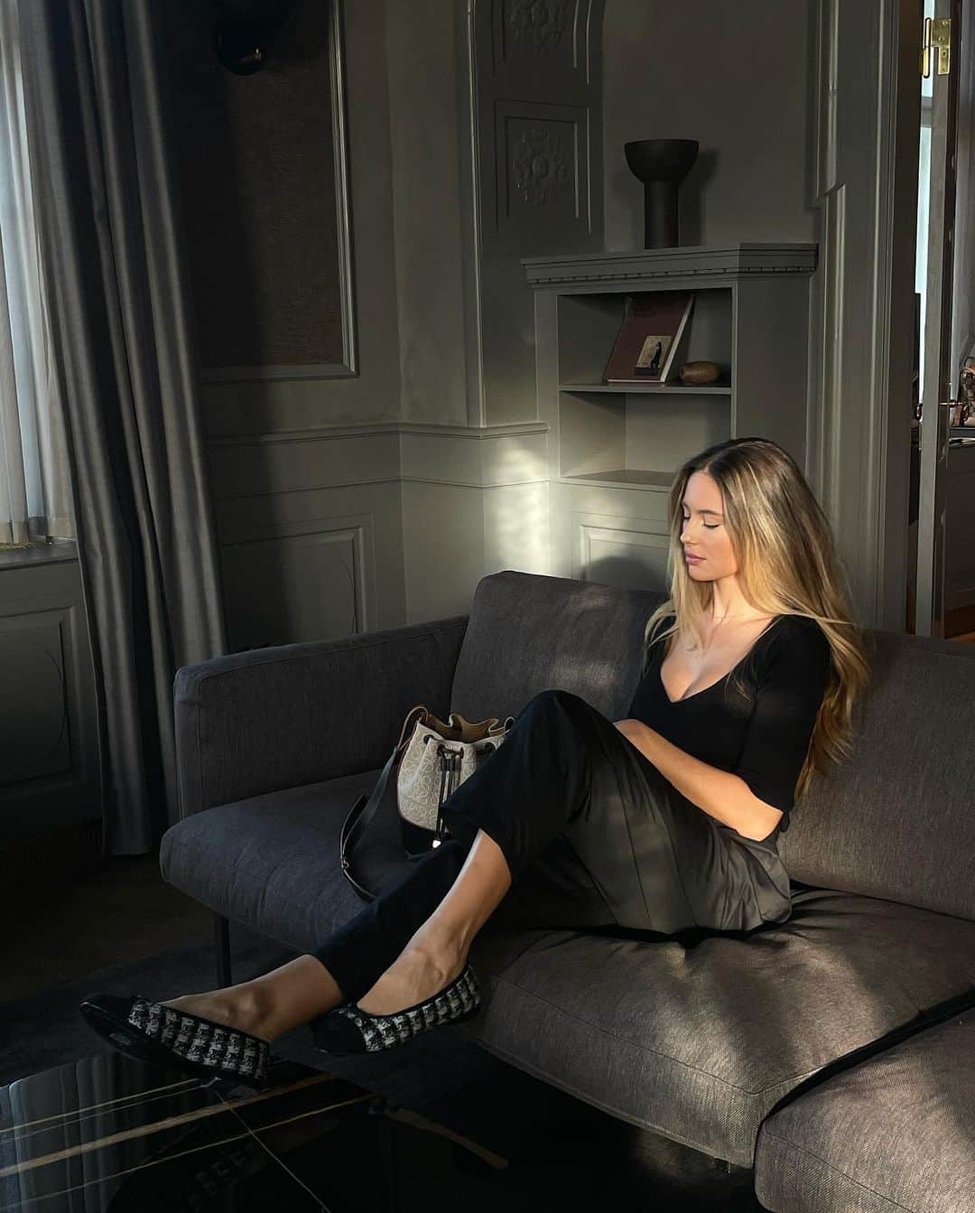 Mathilde Goehlerのインスタグラム：「GIVEAWAY. One of my favourite sites to shop is the french @24s 🖤 to keep the tradition, you can win 500€. Terms and conditions * you need to follow @24s account and tag your friends in this post. Can’t wait to find a lucky winner and spread some joy to one of you 🫂 annonce」