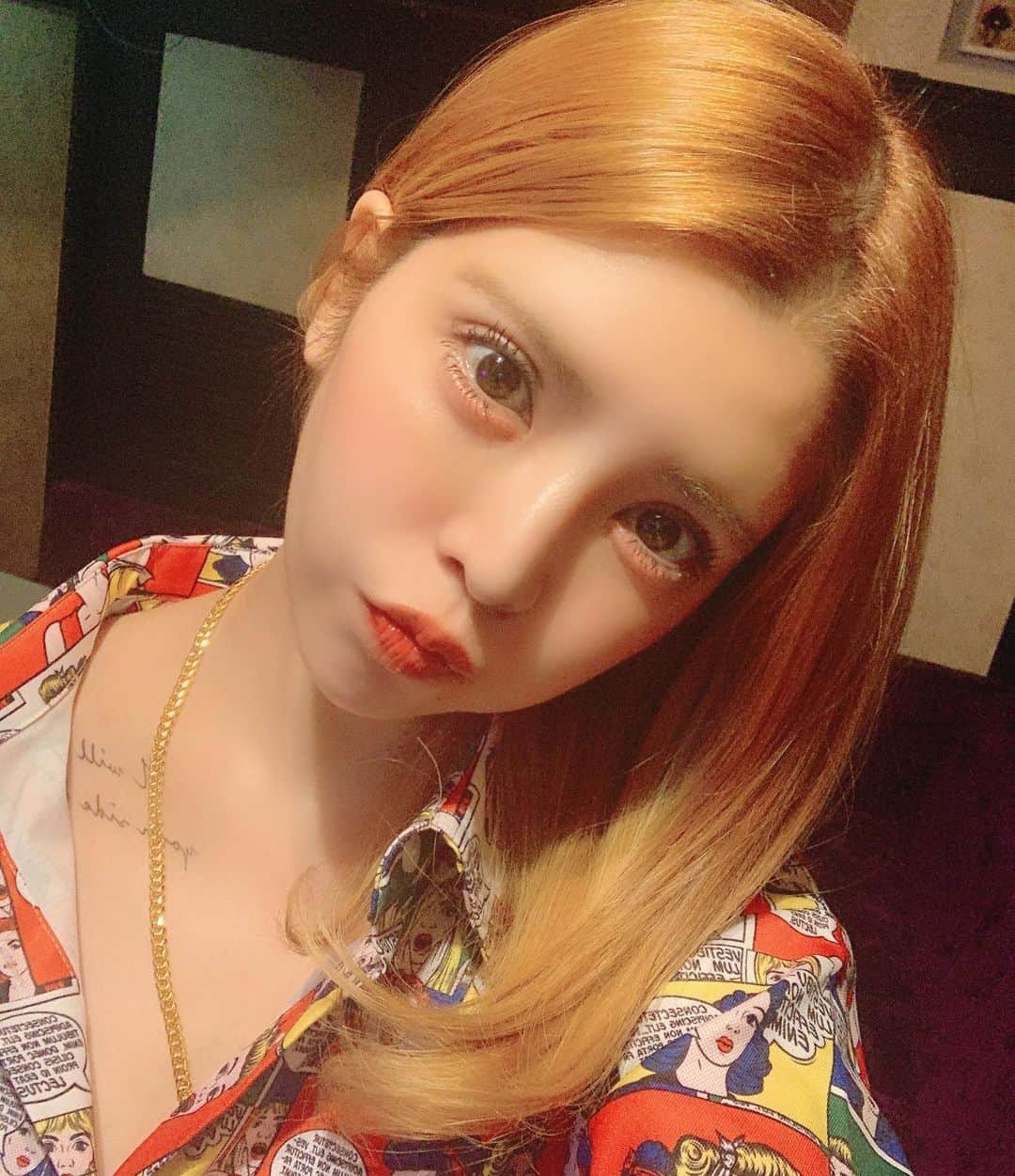 坂口杏里のインスタグラム：「BARカシェット オープンしました⭐️ 今日も盛り上がりましょう😊🎤🍻  09054307175  ↑何かあればこちらまで！ Bar Cachette (カシェット) 東京都新宿区歌舞伎町2-11-7 メトロビル4階 営業時間 1:00～  お待ちしてますん💕 男性１時間3000円 女性１時間1500円 （飲み放題）  ライン交換写メ撮ろ♡」