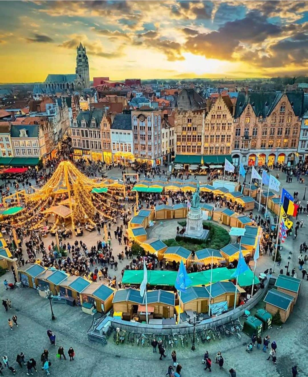 Wonderful Placesさんのインスタグラム写真 - (Wonderful PlacesInstagram)「Christmas market in Brugge - Belgium ✨❤️❤️❤️✨ Tag who you’d go with!!! . Pictures by ✨✨@jusanders23✨✨ #wonderful_places for a feature ❤️」11月24日 0時48分 - wonderful_places