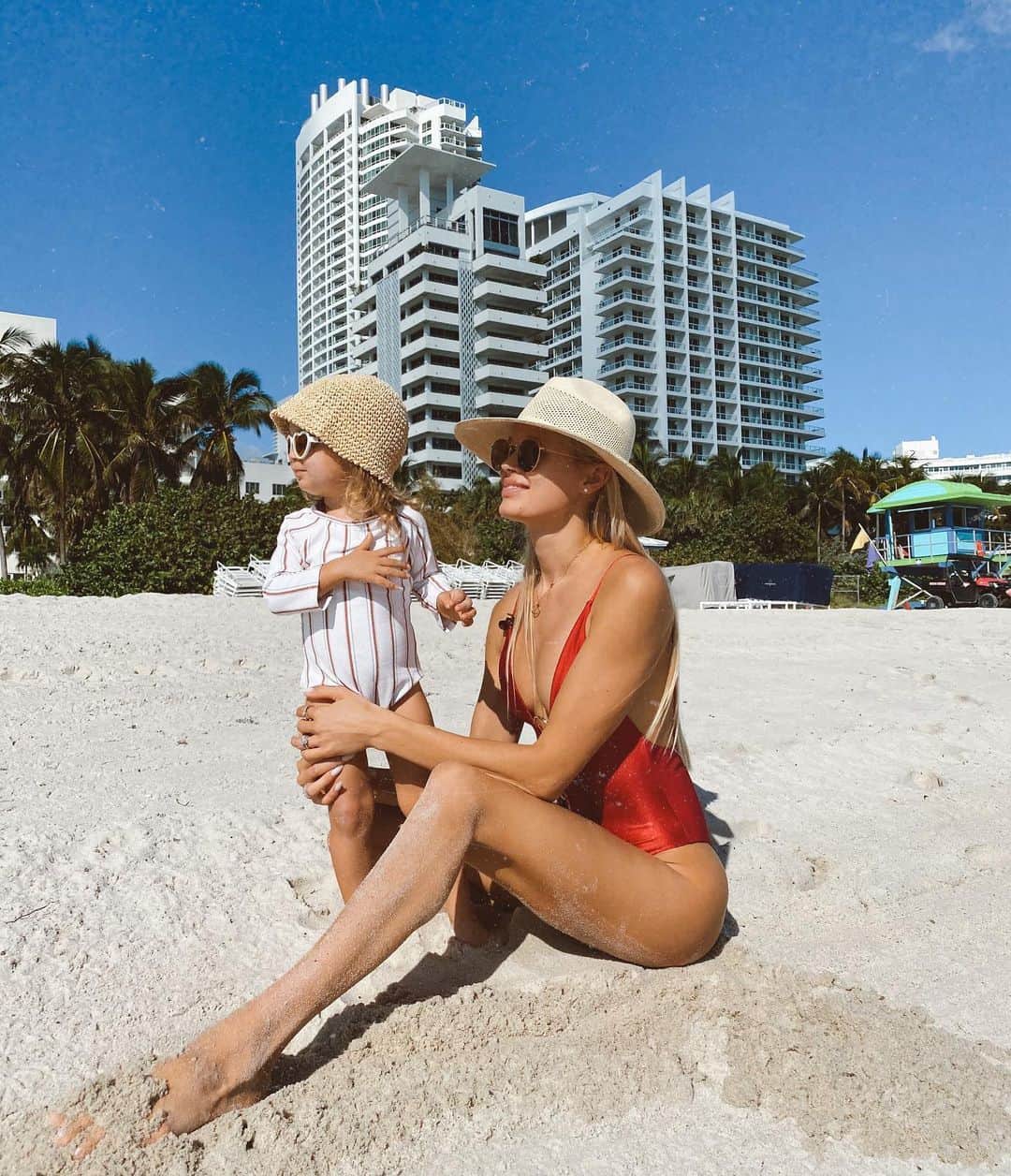 ヴィタ・シドルキナのインスタグラム：「Love when my family comes to visit, they make us do all the touristic activities that we usually get lazy to do as locals. Exploring Miami again and again makes me always fall in love with this city more and more🧡 #miamilife #miamibeach #vitasidorkina」
