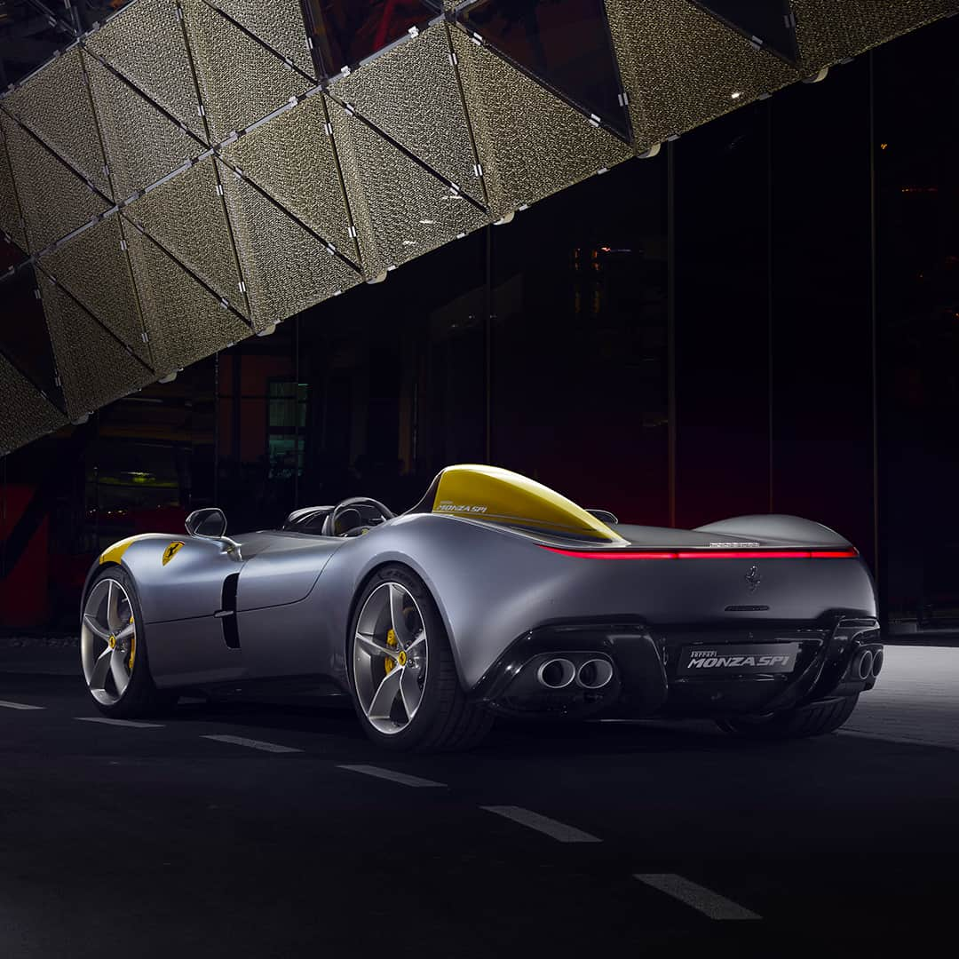 フェラーリさんのインスタグラム写真 - (フェラーリInstagram)「The #FerrariMonzaSP1, one of the forerunners in the ‘Icona’ series, is a single-seater dream that is a respectful nod to the #Ferrari barchettas of the past. The model features a V12 engine, capable of delivering 810 cv, for extreme sport sensations.」11月24日 0時59分 - ferrari