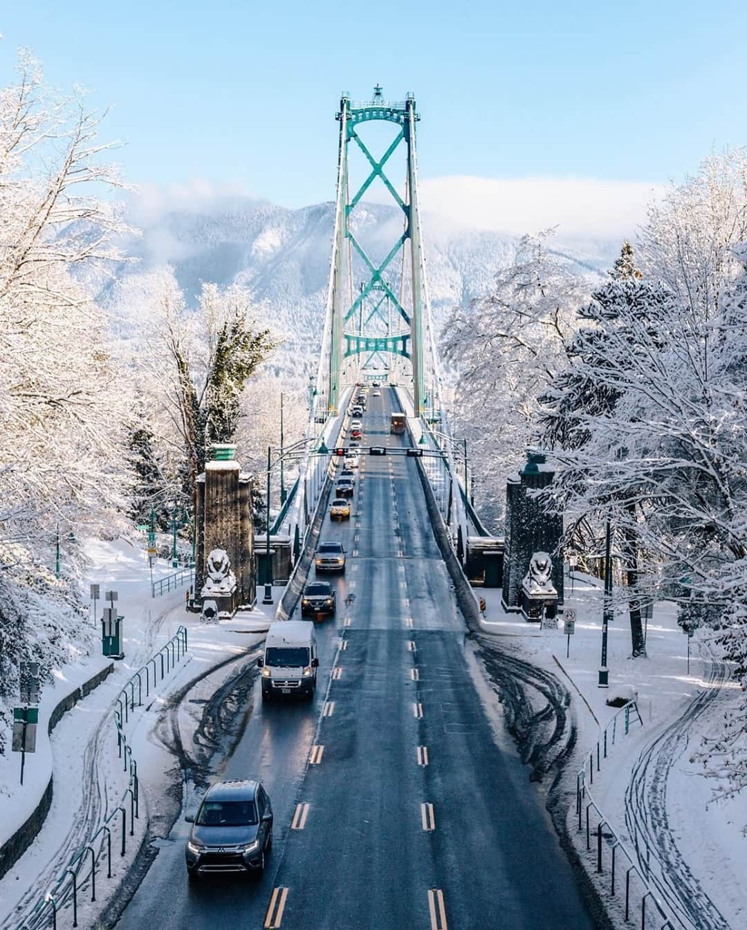 Explore Canadaのインスタグラム：「Hands up if you've driven across Vancouver's Lions Gate bridge? This bridge was constructed in 1937, providing this memorable view to those driving through Stanley Park on their way to Capilano Suspension Bridge, the North Shore, Squamish and Whistler. - Caption by our friends at @hellobc. ⁠ ⁠ #ExploreCanada #CanadaNice ⁠ ⁠ *Know before you go! Check the most up-to-date travel restrictions and border closures before planning your trip and if you're travelling in Canada, download the COVID Alert app to your mobile device.*⁠ ⁠ 📷: @kwong_kevin⁠ 📍: @inside_vancouver, @hellobc⁠ ⁠ #VeryVancouver #ExploreBC⁠」