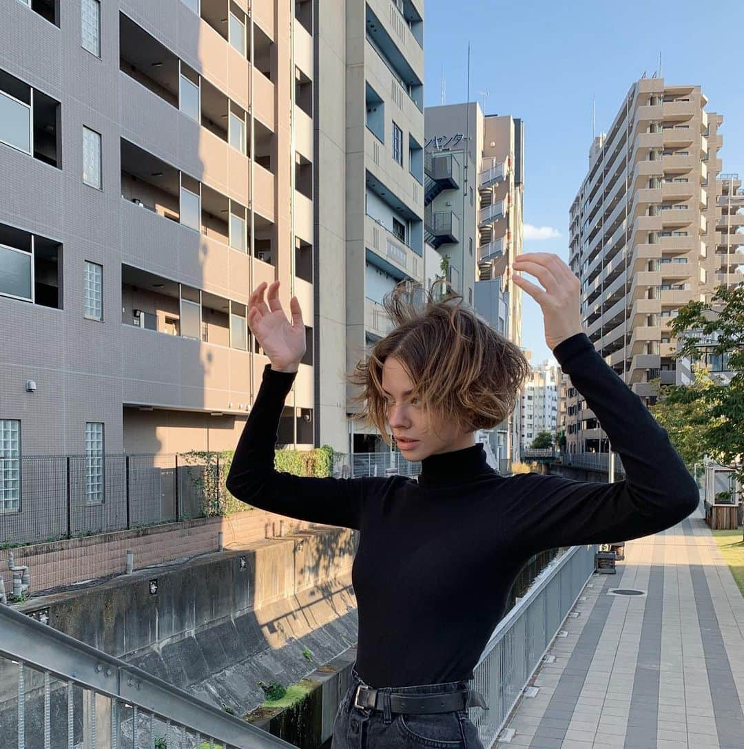 Kira Rauschさんのインスタグラム写真 - (Kira RauschInstagram)「kirakira is back in town✨ щас будет никому не нужный факт, который знают все мои друзья и знакомые от меня же: киракира в переводе с японского означает СИЯНИЕ✨✨✨✨✨так что прошу прощения, если вас слегка ослепило.....」11月24日 1時04分 - granitsysterty