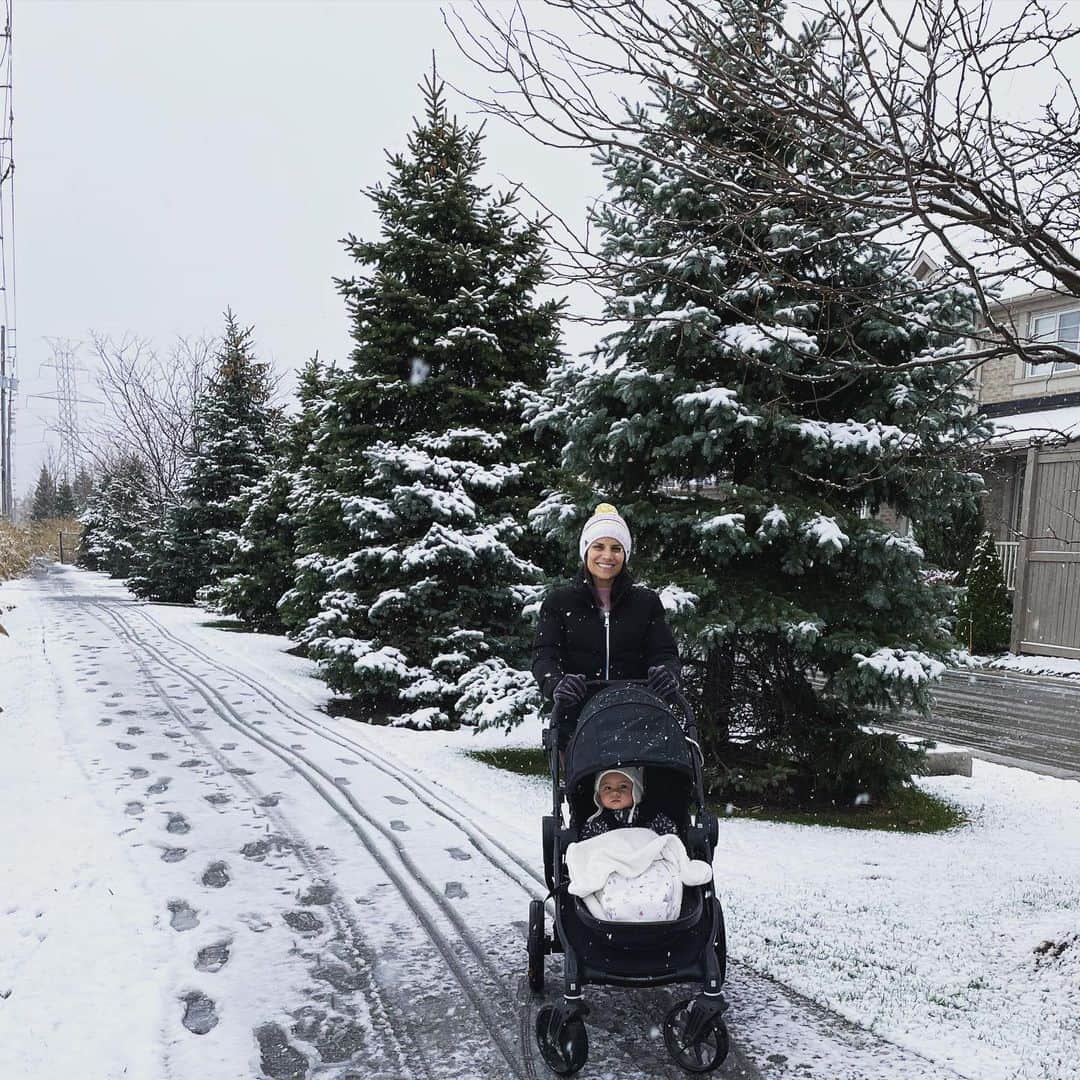 メーガン・デュアメルさんのインスタグラム写真 - (メーガン・デュアメルInstagram)「Winter wonderful! It’s my favourite time of the year ❄️ ⛄️ #snowday #winter #canadianwinter」11月24日 1時07分 - meaganduhamel