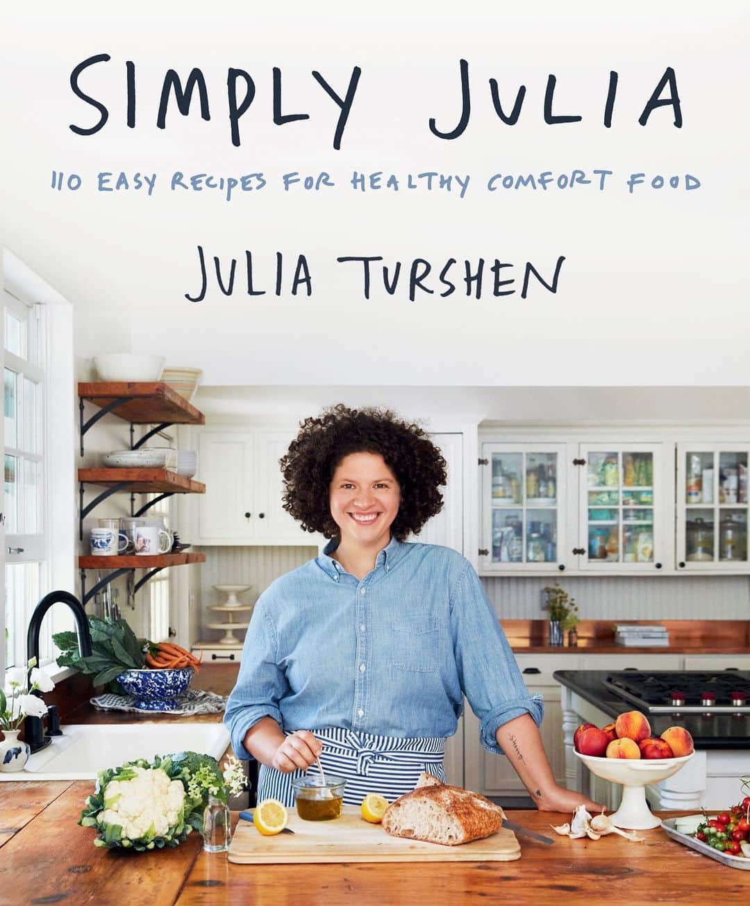 Grace Bonneyのインスタグラム：「I just wanted to take a quick moment to celebrate my wife, @turshen who has a new book coming out next March. “Simply Julia” is a huge collection of easy-to-cook recipes that celebrate healthy* comfort food for a wide range of eating styles and needs. What I love most about this book is that Julia poured her ♥️ into a series of essays for this book about food, weight, diet culture, fat-phobia, accessibility and “what does healthy even mean.” Those essays capture what I admire about Julia’s approach to eating and serving others and I’m just so damn proud of her. Also, I tested every single recipe in this book for her over quarantine - more on that later. Congrats to my love @turshen and “Simply Julia” is available for pre-order - links at juliaturshen.com/simplyjulia 📚 Photo by @winniewow」