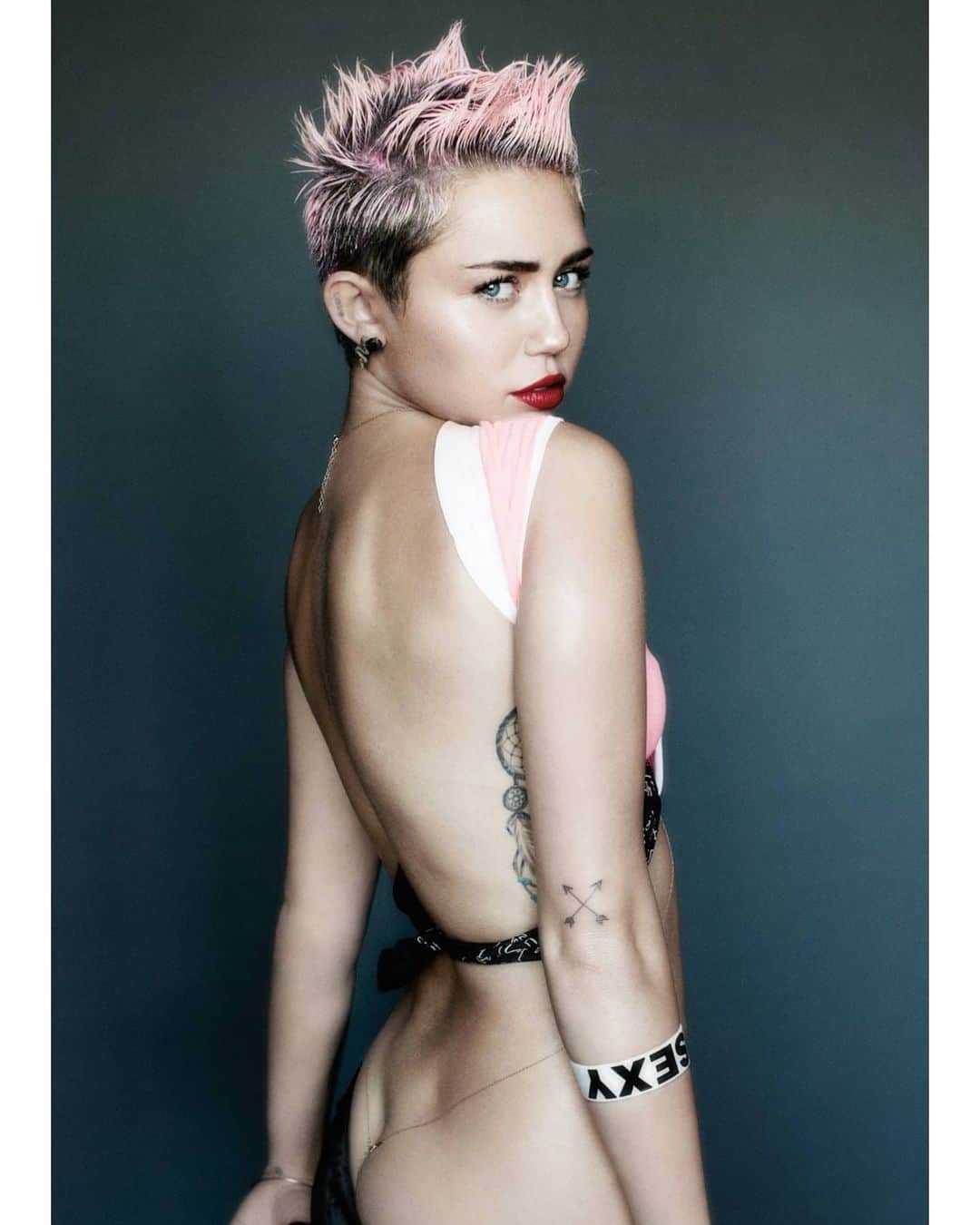 マリオ・テスティーノのインスタグラム：「MILEY CYRUS, 2013  #TestinoArchive #StephenGan」