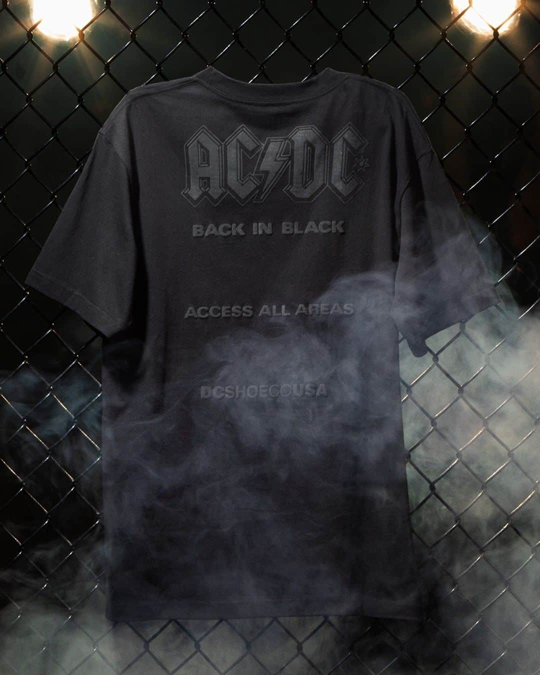 DCシューズさんのインスタグラム写真 - (DCシューズInstagram)「40 YEARS LATER, BACK IN BLACK IS STILL THE GO-TO ALBUM FOR BLOWING MINDS AND RAISING HELL.   DC x @ACDC PRESENT THE BACK IN BLACK COLLECTION.   TAP THE LINK IN BIO TO CHECK OUT THE COLLECTION.  #pwrup #acdc #DCxACDC」11月24日 1時45分 - dcshoes