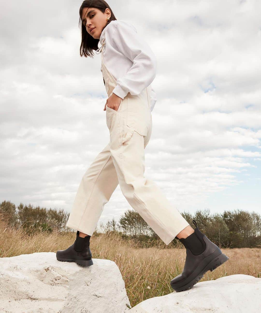 レフラーランドールのインスタグラム：「Our new water resistant Tara bootie with a super comfy and sturdy @vibram outsole is essential for gray days like this one.」