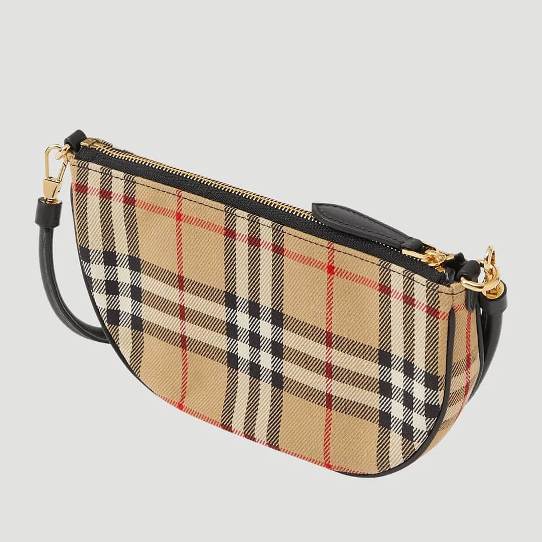 エルエヌシーシーのインスタグラム：「Introducing the latest style from Burberry's Olympia range, inspired by the architecture of the brand's show venue, Olympia London. Cut in a half-moon silhouette, the Olympia Vintage-Check Pouch Bag features a detachable leather shoulder strap. Available for pre-order. @burberry」