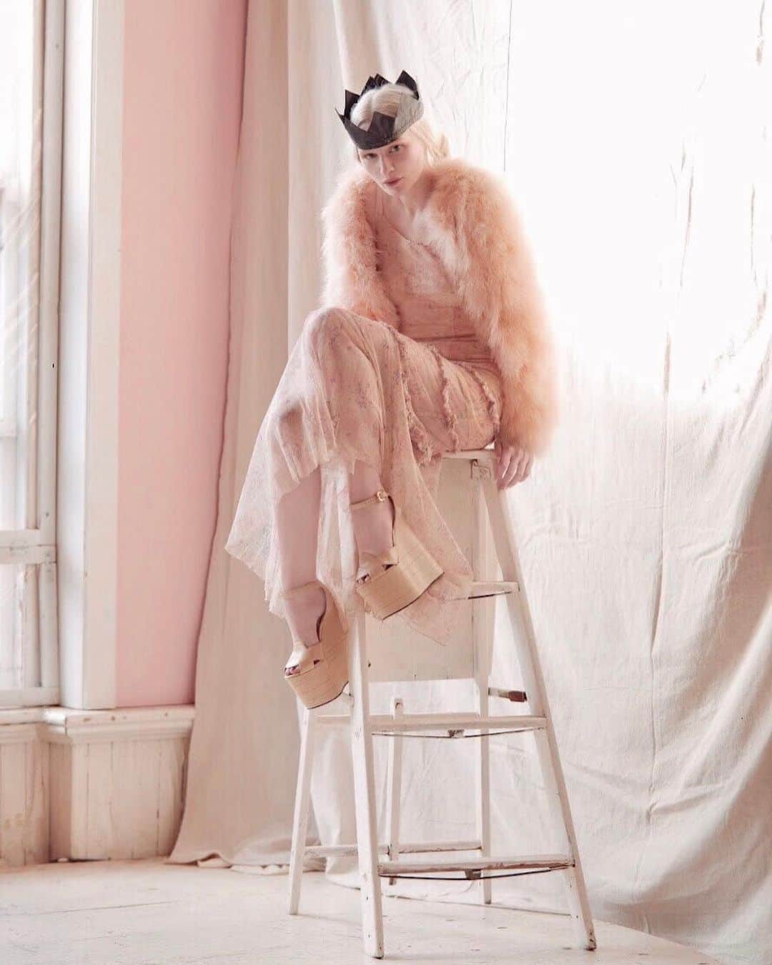 ジル・スチュアートのインスタグラム：「🖤🖤🖤 @midnightdollsvintage」