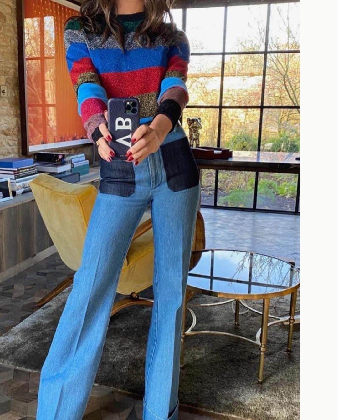 ヴィクトリアベッカムさんのインスタグラム写真 - (ヴィクトリアベッカムInstagram)「Two of my favourite pieces from the new #VBPSS21 collection, the Patch Pocket Jeans and the Lurex Striped Jumper. The jeans come in three different washes and look so great with this knit, which is sparkly without being over the top. x vb」11月24日 2時00分 - victoriabeckham
