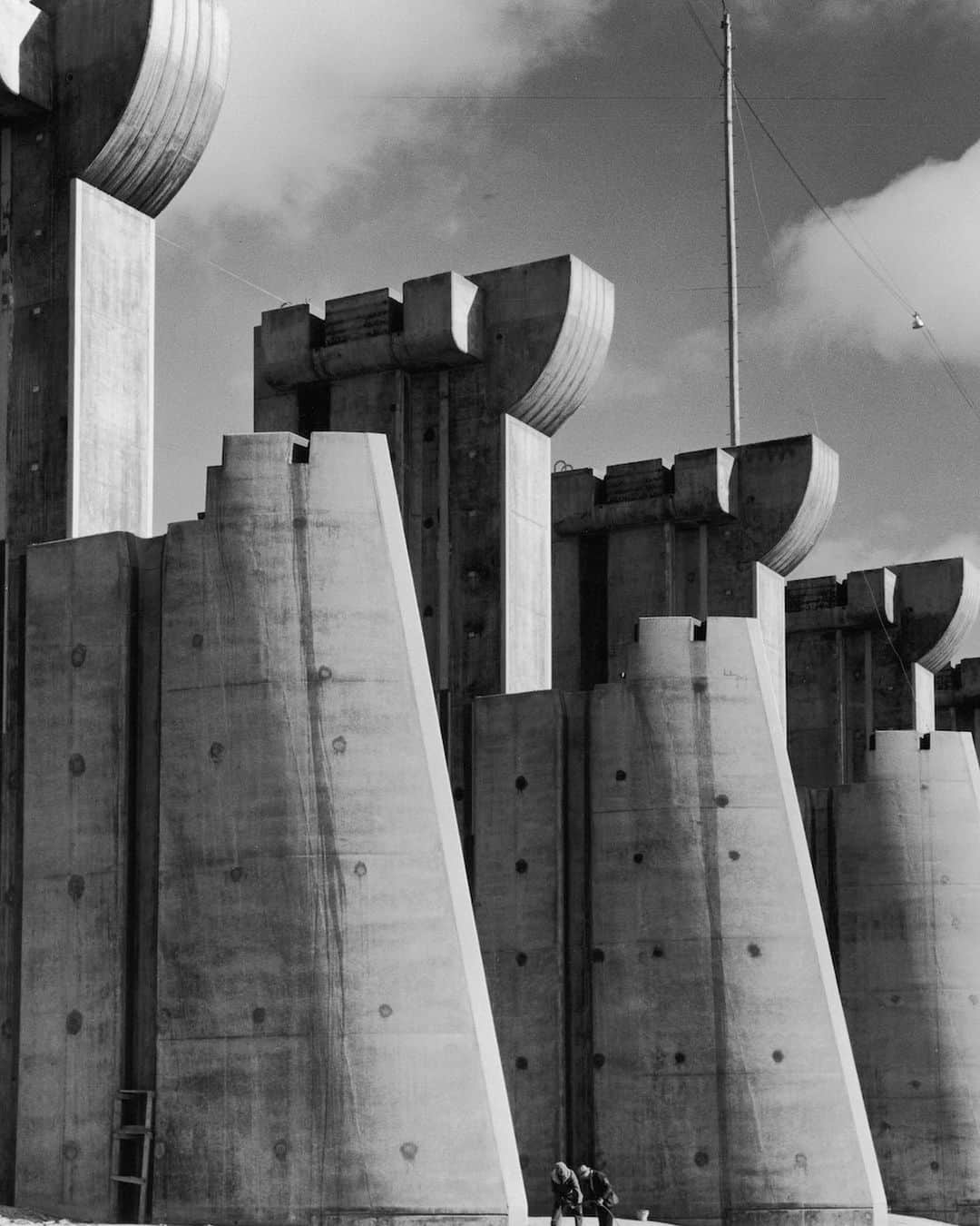lifeのインスタグラム：「It's our birthday! The first issue of LIFE Magazine was published on November 23, 1936 with this monumental cover story. To learn more, tap the link in bio. (📷Margaret Bourke-White/LIFE Picture Collection) #lifemagazine #margaretbourkewhite #montana #newdeal #industrialphotography」
