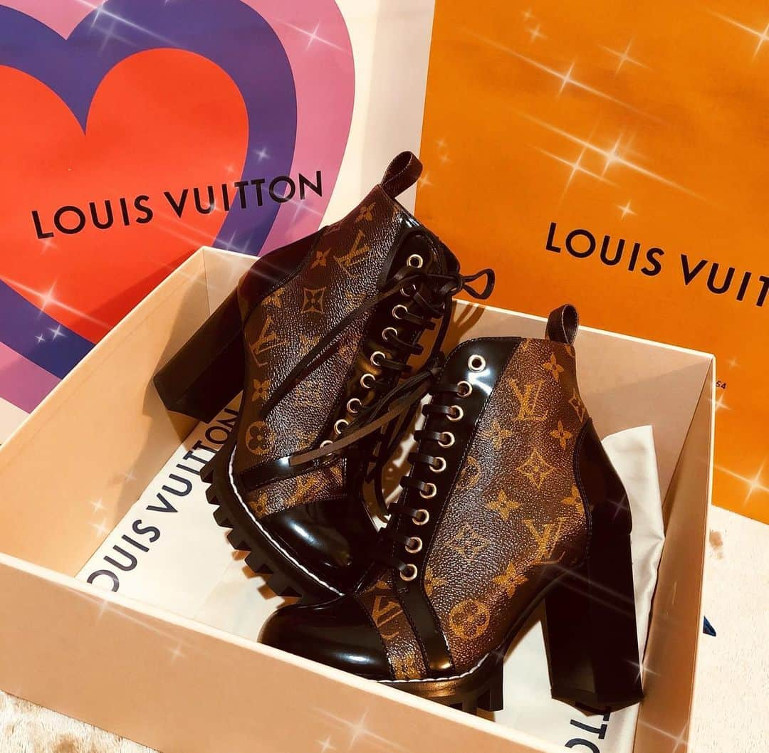 結城里華さんのインスタグラム写真 - (結城里華Instagram)「_ _ #louisvuitton 🧡🧡🧡 _  #tokyo #日本 #東京 #新宿 #歌舞伎町 #キャバクラ #キャバ嬢 #ヘアセット #韓国 #방탄소년단 #박지민 #한국 #일본 #도쿄 #신주쿠 #세븐틴 #호시 #원어스 #건희 #followme #팔로미  #친구해요 #인친환영 #오오티디 #셀카 #셀카그램 #패션 #데일리룩 #좋아요」11月24日 2時06分 - yuuki_rika