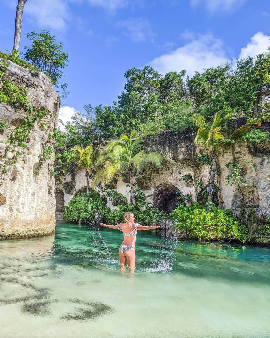 アリサ・ラモスさんのインスタグラム写真 - (アリサ・ラモスInstagram)「Staycation turned into teleportation to the Philippines or Jurassic World this weekend! 😻🏝️🦖 . Still can't believe not only is this particular place 15 mins from my apt in Playa del Carmen, but that this whole area looked similar to this during the height of the Mayan era! . As I'm sure you know, I am not in favor of huge all-inclusive resorts that destroy the environment then do nothing to be sustainable, but after thorough research and pestering the staff, I was at least glad to hear that this one does a lot to make up for what it has destroyed.  . It's certified by EarthCheck and UN Global Impact for sustainably, reforestation, and conservation. It's also recognized as Socially Responsible for its commitment to fair treatment of workers, and support programs for the local communities. . Now let's talk about what it's like going to an all-inclusive during these times... . You must wear a mask whenever you're walking around, or anywhere with food, except when eating. You also have to wear it to the water...then you can take it off but you have to carry it or shove it in your swimsuit. . Shameless promo: the new mask chains I'm selling on my website and @mylifesatravelshop came in SUPER handy!!! . Anyway! You're temperature gets taken when you enter any restaurant, transportation, main area, etc and you must step in disinfectant plus use hand sanitizer, and sometimes get sprayed with disinfectant. . You can't serve yourself at the buffets (so eating takes a bit longer), and they sanitize seats and tables before and after you eat. . When I was there, I'd say it was at about 30% or less capacity, so I felt pretty safe, especially with all their protocols, but I'm not personally recommending travel, just letting you know what it's like, so you can make your own informed decisions!  . If you could teleport anywhere on earth, where would it be? Does anyone have any epic staycations like this near them?? . Also, unrelated, but what is the season where you are? I just realized yesterday it's technically fall 🙈😂 . . #wanderlust #sustainabletravel #falltravel #endlesssummer #mexico #playacar #PlayadelCarmen #jurassicworld #MyLifesATravelMovie #mylifesatravelSHOP」11月24日 2時07分 - mylifesatravelmovie