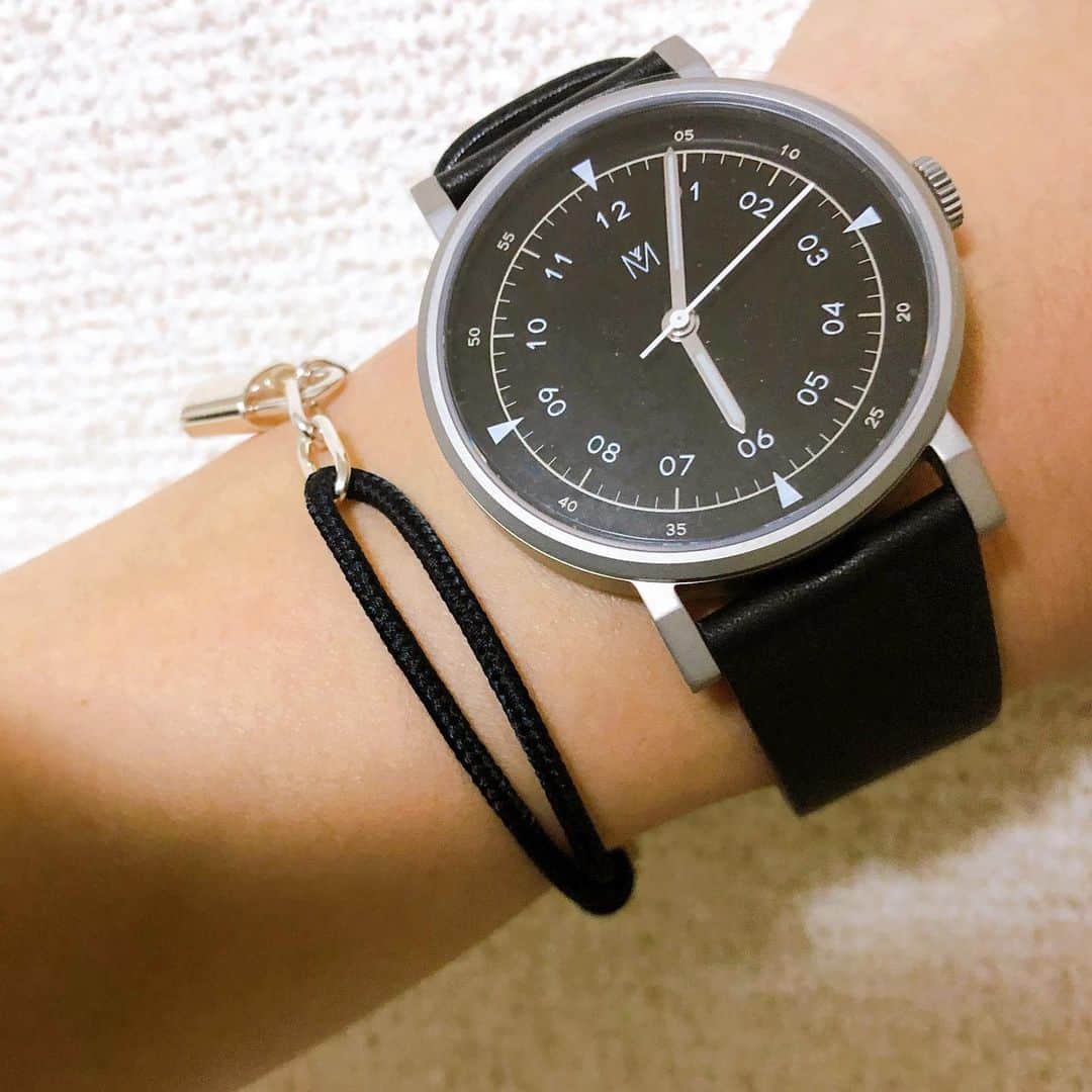 むらせさんのインスタグラム写真 - (むらせInstagram)「時計はシンプルが好き。。maven Watchs⌚️ww  黒最強論😊 . . #腕時計好き  #mavenwatches #マベン #マベンウォッチズ #腕時計 #時計 #手元倶楽部   クーポンコード【murasiy】 ご使用で10％オフです！ @mavenjapan #pr」11月24日 2時18分 - murase_yuichi