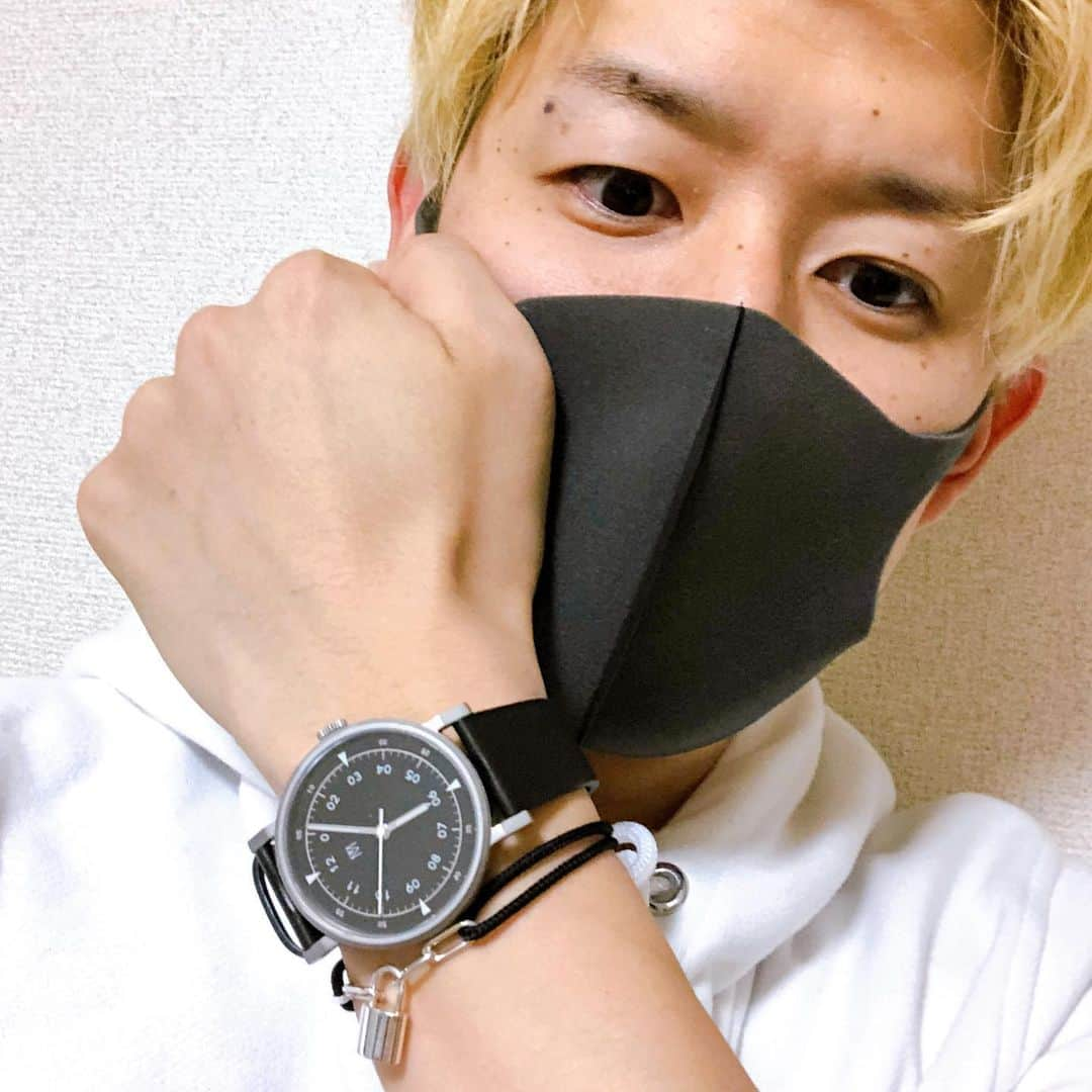 むらせさんのインスタグラム写真 - (むらせInstagram)「時計はシンプルが好き。。maven Watchs⌚️ww  黒最強論😊 . . #腕時計好き  #mavenwatches #マベン #マベンウォッチズ #腕時計 #時計 #手元倶楽部   クーポンコード【murasiy】 ご使用で10％オフです！ @mavenjapan #pr」11月24日 2時18分 - murase_yuichi