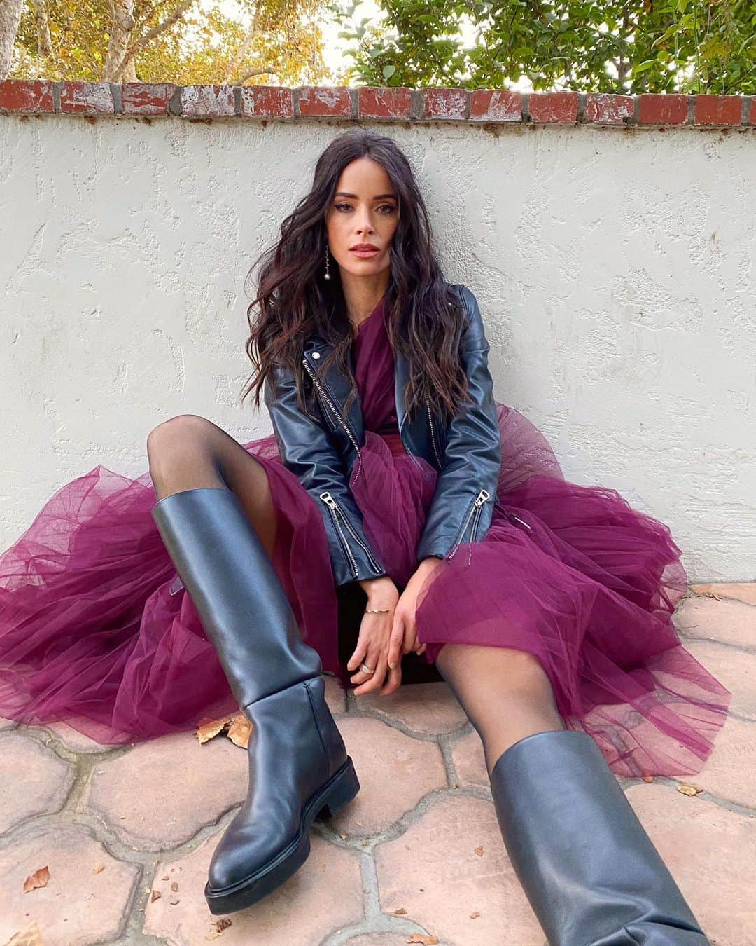 アビゲイル・スペンサーのインスタグラム：「Faux leather & tulle is everything kewl. @khaite_ny 📷 @claytonhawkins #holidaystyle」