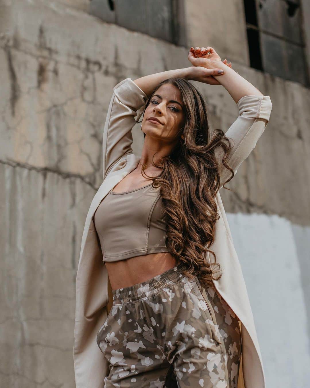 Paige Reillyさんのインスタグラム写真 - (Paige ReillyInstagram)「Outlander collection launches today! 12pm MT 🤎⛰✨ This is one of my favorite collections to date - everything is just so versatile and beautiful.⁣ ⁣ If you choose to support me through this launch *or through the Black Friday sale also starting today* by shopping through my @balanceathletica link in my bio - ⁣ ⁣ 1. Thank you endlessly, your support is SO appreciated and does directly benefit me as a @balanceathletica leader. I am so beyond thankful for those who take that extra step to support me during these launches ❤️⁣ ⁣ 2. If you forward your confirmation email to me from balance, you be entered into a giveaway, I’m picking 15 people to choose one free item from either of the following: a nail set from @92nailsx , one of my workout guides (I have back, delt, delt V2, leg, and glute guides), or a piece of my Blossom merch!⁣ ⁣ I have two outlander highlights on my page for all of the questions I’ve answered prior to launch about this collection 🤎🙏🏻 & also a full try-on haul on my YouTube channel!⁣ ⁣ Hope you guys are able to get everything you want!!! Love you guys so much ✨🙏🏻⁣ ⁣ #BalanceAthletica #LaunchDay #OutlanderCollection #IFBBPro」11月24日 2時16分 - paigereilly