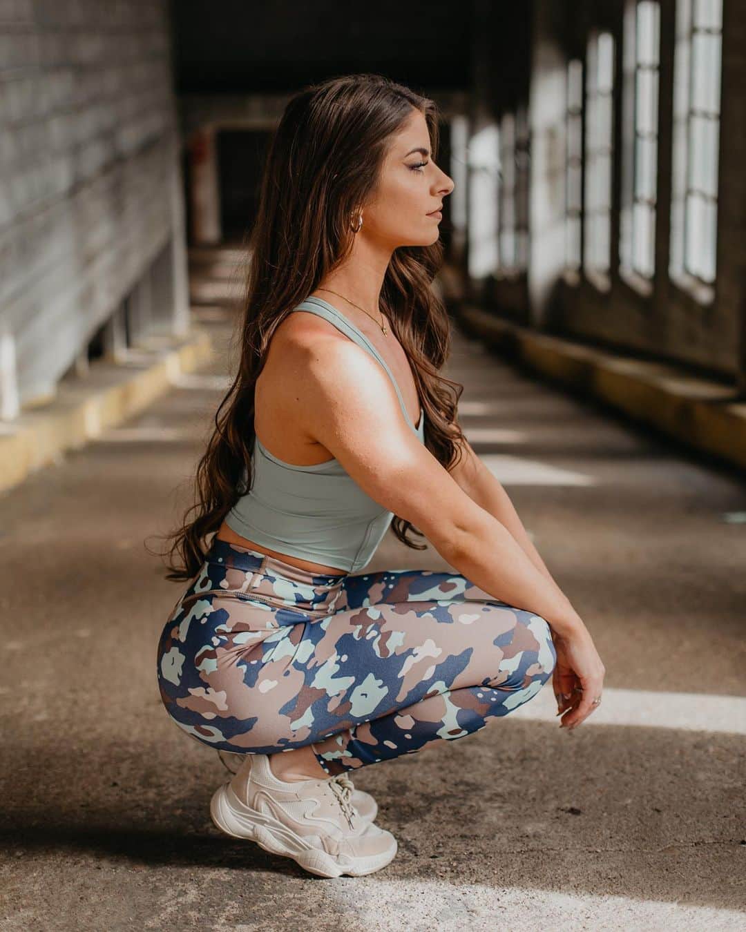 Paige Reillyさんのインスタグラム写真 - (Paige ReillyInstagram)「Outlander collection launches today! 12pm MT 🤎⛰✨ This is one of my favorite collections to date - everything is just so versatile and beautiful.⁣ ⁣ If you choose to support me through this launch *or through the Black Friday sale also starting today* by shopping through my @balanceathletica link in my bio - ⁣ ⁣ 1. Thank you endlessly, your support is SO appreciated and does directly benefit me as a @balanceathletica leader. I am so beyond thankful for those who take that extra step to support me during these launches ❤️⁣ ⁣ 2. If you forward your confirmation email to me from balance, you be entered into a giveaway, I’m picking 15 people to choose one free item from either of the following: a nail set from @92nailsx , one of my workout guides (I have back, delt, delt V2, leg, and glute guides), or a piece of my Blossom merch!⁣ ⁣ I have two outlander highlights on my page for all of the questions I’ve answered prior to launch about this collection 🤎🙏🏻 & also a full try-on haul on my YouTube channel!⁣ ⁣ Hope you guys are able to get everything you want!!! Love you guys so much ✨🙏🏻⁣ ⁣ #BalanceAthletica #LaunchDay #OutlanderCollection #IFBBPro」11月24日 2時16分 - paigereilly