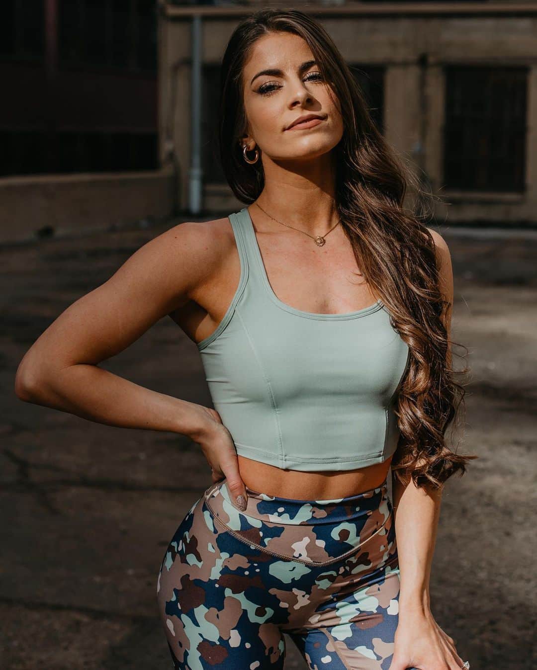 Paige Reillyさんのインスタグラム写真 - (Paige ReillyInstagram)「Outlander collection launches today! 12pm MT 🤎⛰✨ This is one of my favorite collections to date - everything is just so versatile and beautiful.⁣ ⁣ If you choose to support me through this launch *or through the Black Friday sale also starting today* by shopping through my @balanceathletica link in my bio - ⁣ ⁣ 1. Thank you endlessly, your support is SO appreciated and does directly benefit me as a @balanceathletica leader. I am so beyond thankful for those who take that extra step to support me during these launches ❤️⁣ ⁣ 2. If you forward your confirmation email to me from balance, you be entered into a giveaway, I’m picking 15 people to choose one free item from either of the following: a nail set from @92nailsx , one of my workout guides (I have back, delt, delt V2, leg, and glute guides), or a piece of my Blossom merch!⁣ ⁣ I have two outlander highlights on my page for all of the questions I’ve answered prior to launch about this collection 🤎🙏🏻 & also a full try-on haul on my YouTube channel!⁣ ⁣ Hope you guys are able to get everything you want!!! Love you guys so much ✨🙏🏻⁣ ⁣ #BalanceAthletica #LaunchDay #OutlanderCollection #IFBBPro」11月24日 2時16分 - paigereilly