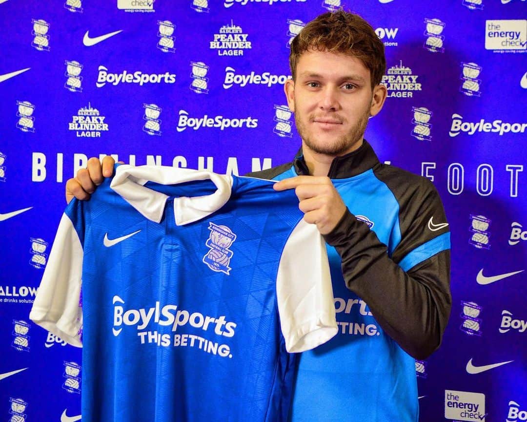 アレン・ハリロヴィッチのインスタグラム：「Honoured and extremely happy to be here! Looking forward to getting started! Keep Right On! 🔵⚽️ @bcfc」