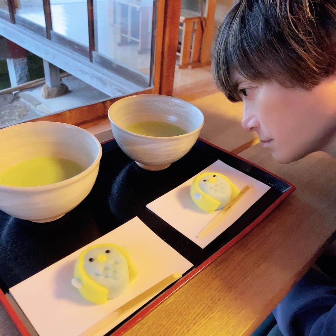 のインスタグラム：「アマビエ羊羹に茶〜シバきました😉😉 #プルームテック﻿ #グルメ﻿﻿ #銀座グルメ﻿﻿ #西麻布グルメ﻿﻿ #東京グルメ﻿﻿ #シャンパン﻿﻿ #六本木グルメ﻿﻿ #tokyo﻿﻿ #food﻿﻿ #東京カレンダー﻿﻿ #ぴえん﻿﻿ #ぱおん﻿﻿ #東京フード﻿﻿ #銀座クラブ﻿﻿ #グランシェクル﻿﻿ #ローランペリエ﻿﻿ #美容﻿﻿ #アンチエイジング﻿﻿ #ヴーヴクリコ﻿﻿ #銀座フレンチ﻿﻿ #青山フレンチ﻿﻿ #広尾フレンチ﻿﻿ #恵比寿﻿﻿ #和牛﻿﻿ #ホスト﻿﻿ #歌舞伎町ホスト﻿﻿ #鷹﻿ #庭園 #アマビエ」