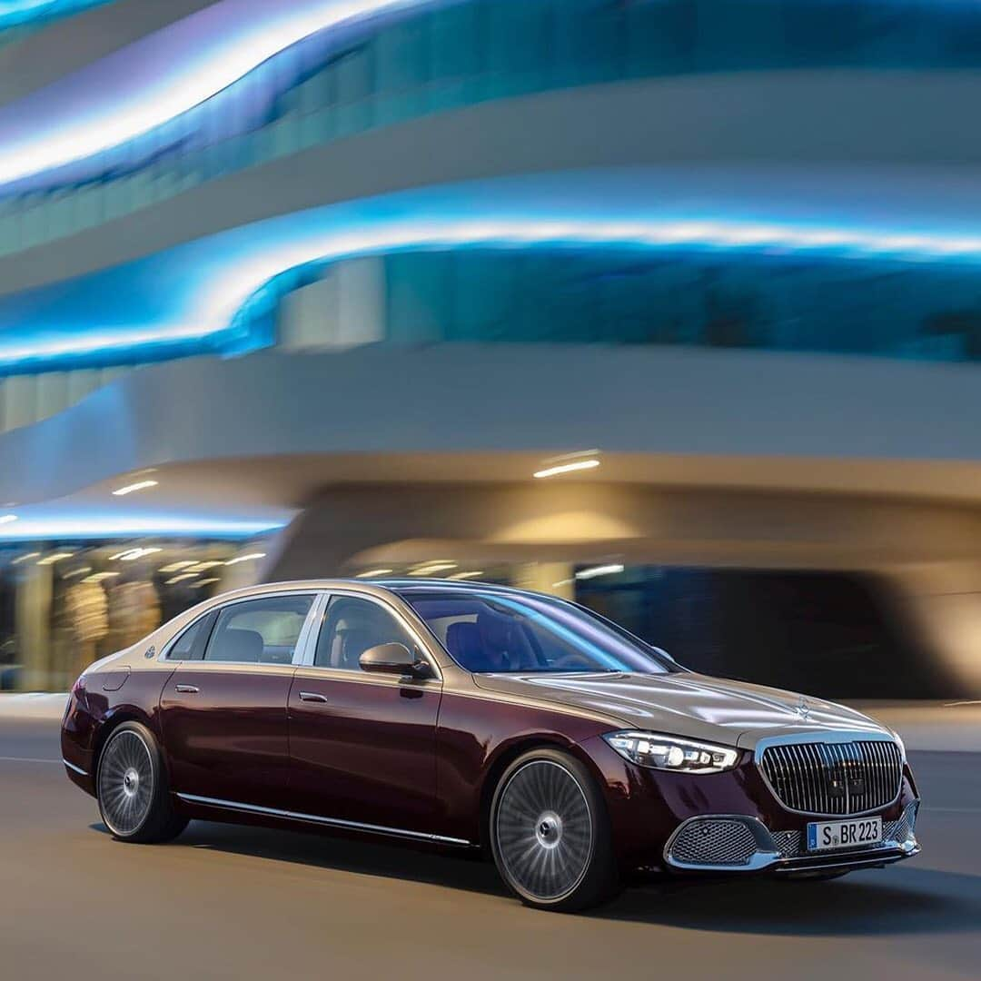 HYPEBEASTさんのインスタグラム写真 - (HYPEBEASTInstagram)「@hypebeastcarclub: @maybachluxury is arguably the pinnacle of luxury and prestige, and nothing comes close to its levels of indulgence, technological features, and equally imposing nature than the flagship S-Class. For the new 223-series Mercedes-Maybach S-Class, the manufacturer has reinvented itself, singlehandedly redefining what automotive luxury can be. Raising the bar from its last flagship model, the new S-Class features a dazzling array of technology features inside-and-out, putting the focus on the passengers in more ways than just providing additional legroom. Click the link in bio for more info. ⁠⠀ Photo: Mercedes-Maybach」11月24日 2時54分 - hypebeast