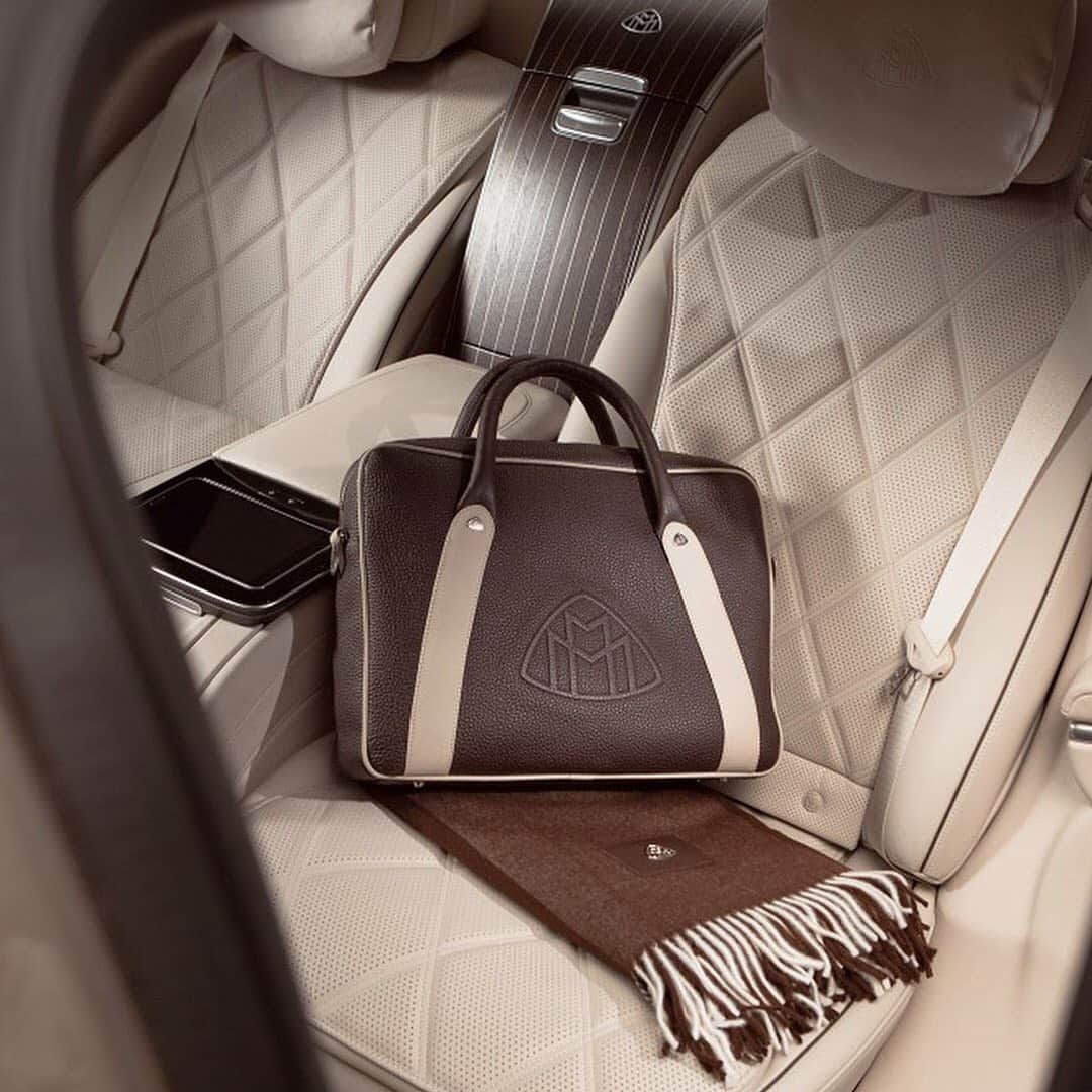 HYPEBEASTさんのインスタグラム写真 - (HYPEBEASTInstagram)「@hypebeastcarclub: @maybachluxury is arguably the pinnacle of luxury and prestige, and nothing comes close to its levels of indulgence, technological features, and equally imposing nature than the flagship S-Class. For the new 223-series Mercedes-Maybach S-Class, the manufacturer has reinvented itself, singlehandedly redefining what automotive luxury can be. Raising the bar from its last flagship model, the new S-Class features a dazzling array of technology features inside-and-out, putting the focus on the passengers in more ways than just providing additional legroom. Click the link in bio for more info. ⁠⠀ Photo: Mercedes-Maybach」11月24日 2時54分 - hypebeast