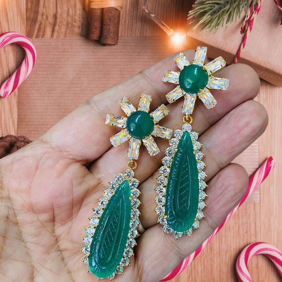 バウンキットさんのインスタグラム写真 - (バウンキットInstagram)「Santa is listening , and your wishes might come true! . . . . . #statementearrings #holidays #gifts #treatyourself #greenearrings #jewelry #interchangeablejewelry #handmadejewelry #madeinnyc #bespoke」11月24日 2時48分 - bounkitnyc